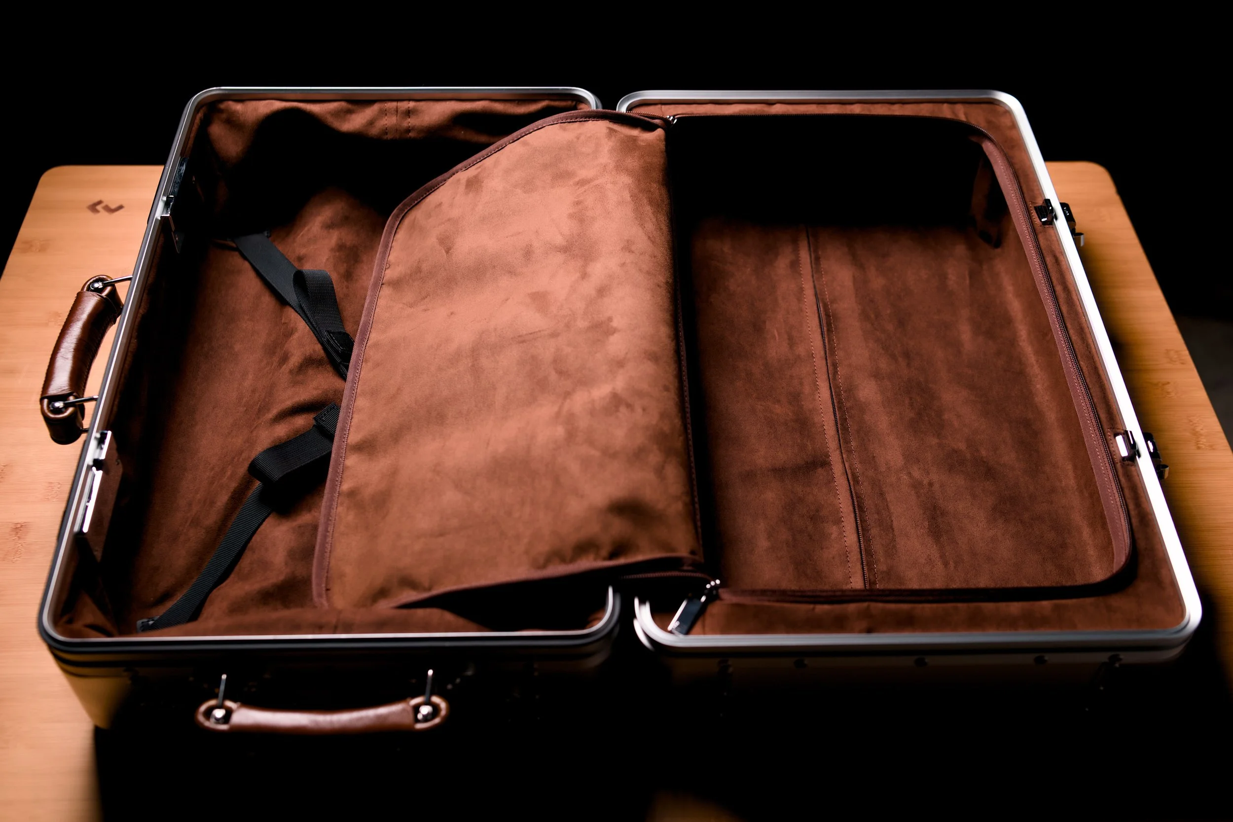 Sterling Pacific 40L Clamshell Open on tabletop