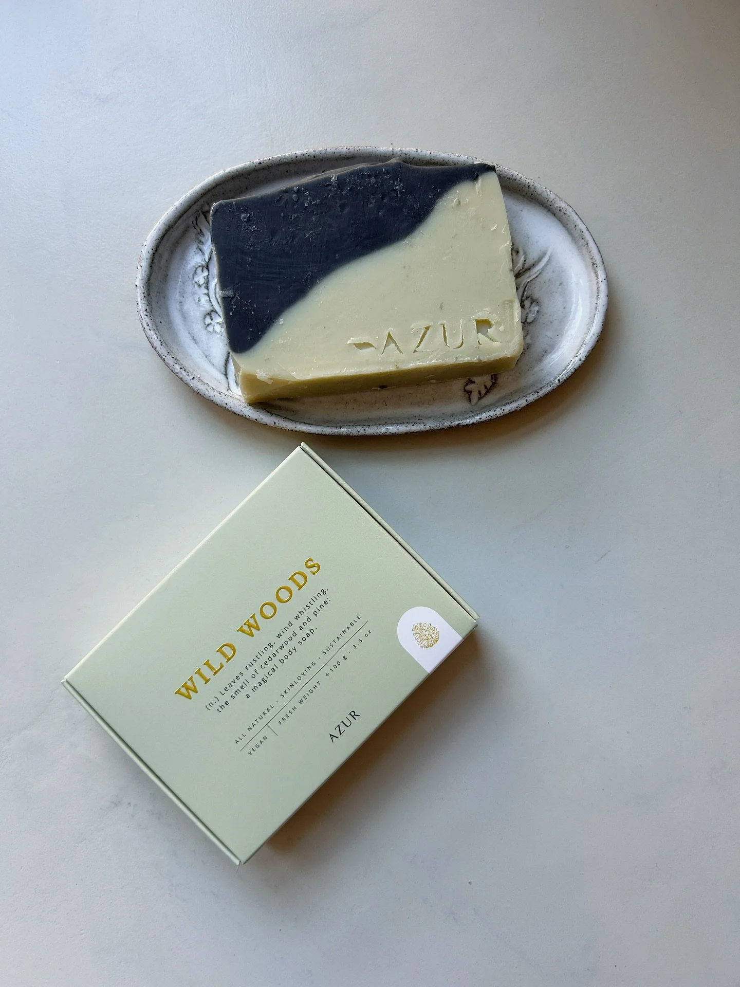 Leaves rustling, wind whistling, the smell of cedarwood and pine.. 🌲 Ihana @azurnaturalbodycare Wild Woods-saippua. K&auml;sintehty Alankomaissa 💚