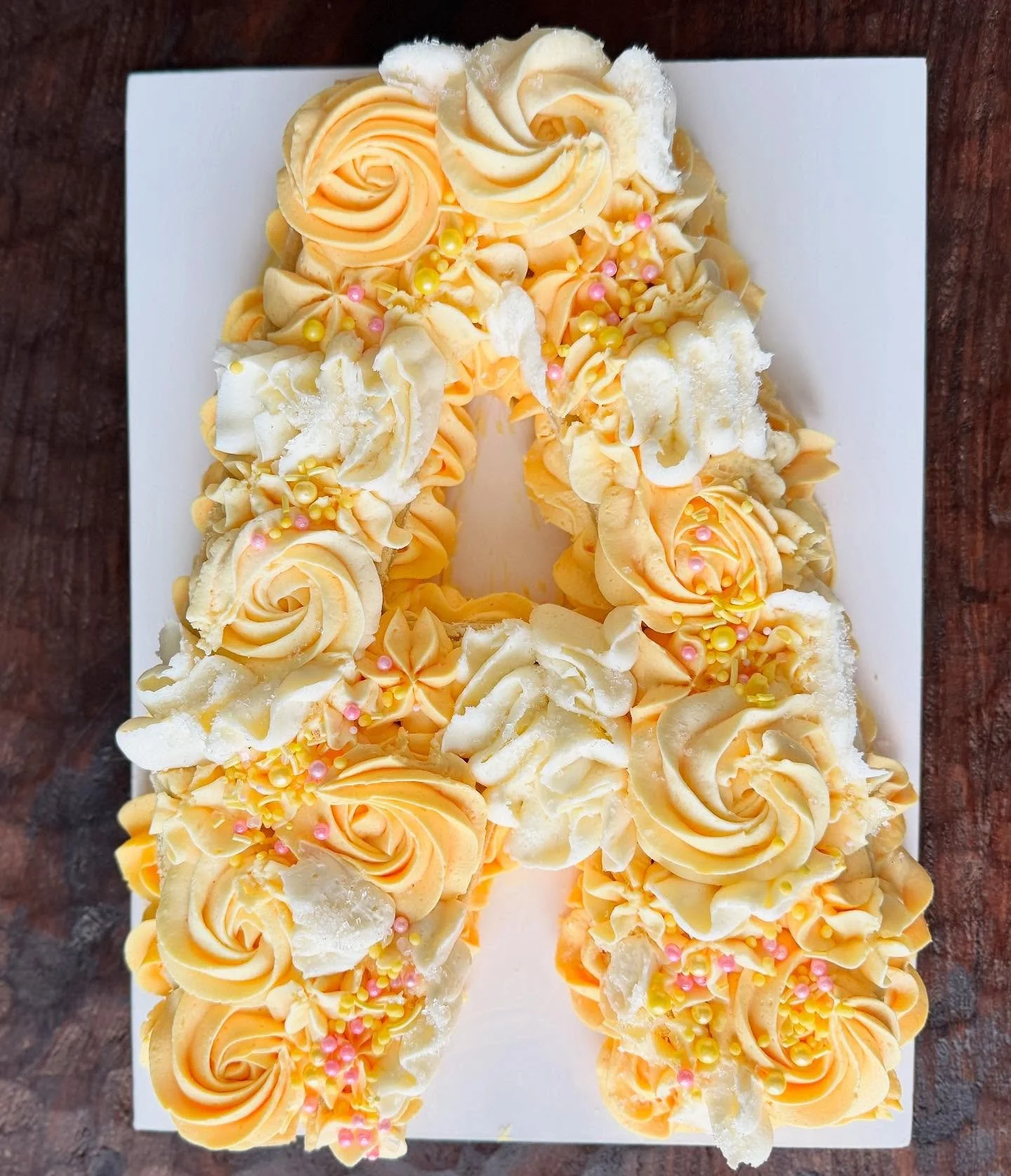 Oooh, a lemon sugar cookie with white chocolate and lemon buttercream for my sweet sister’s birthday! 🍋
saltedsweetsbykeely.com
#saltedsweetsbykeely
#fortheloveofcookiecake
#ForTheLoveOfCookies
#fortheloveofcake