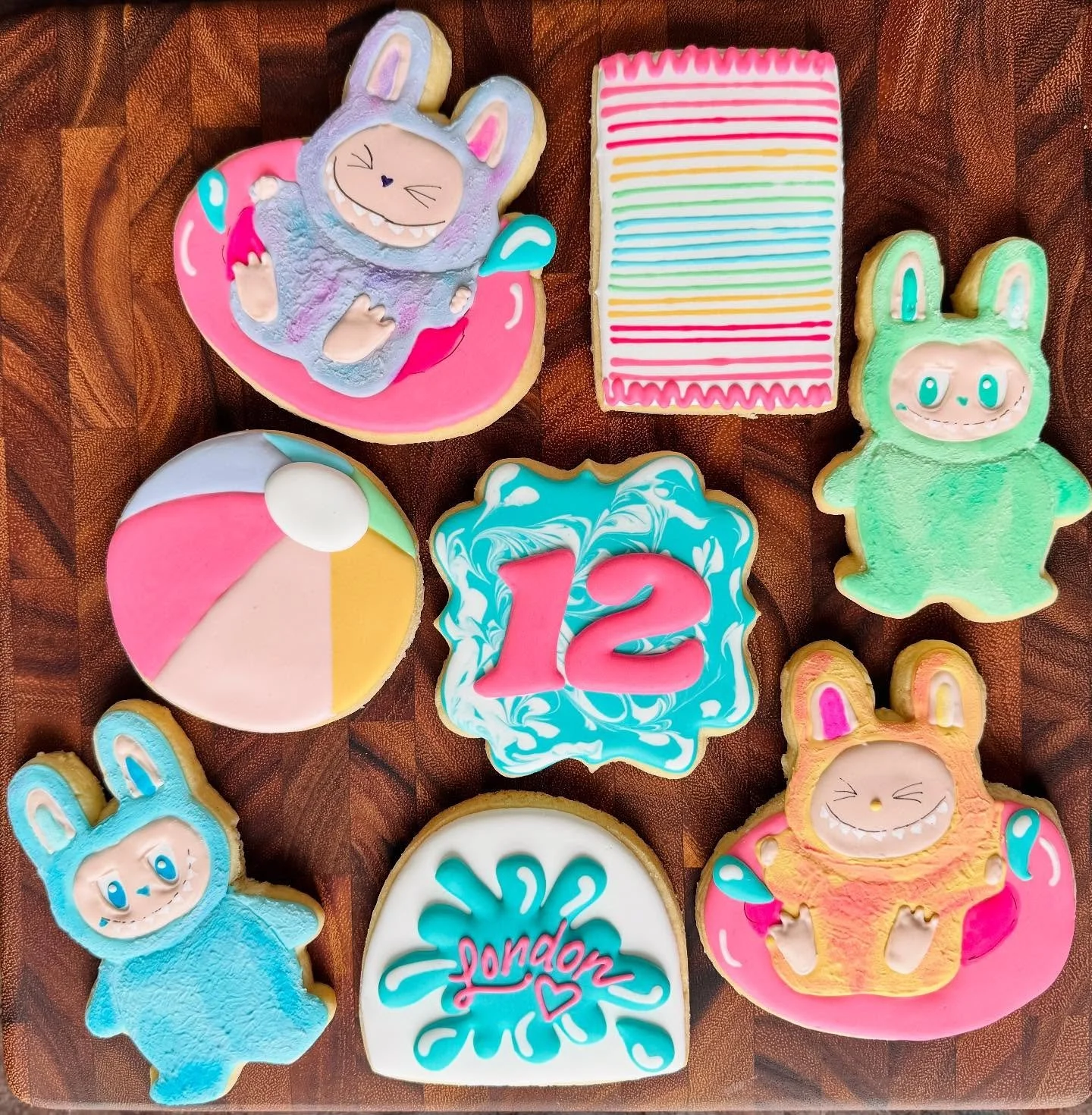 Have you heard of a Labubu??
Apparently, they’re a thing 😂
#saltedsweetsbykeely
#ForTheLoveOfCookies
#fortheloveofbirthdays