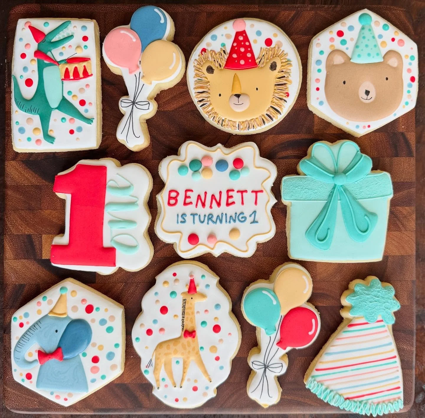 How cute are these birthday cookies???? 😍
Happy 1st birthday, Bennett!!
#saltedsweetsbykeely
#fortheloveofbirthdays
#ForTheLoveOfCookies
#fortheloveofbabies