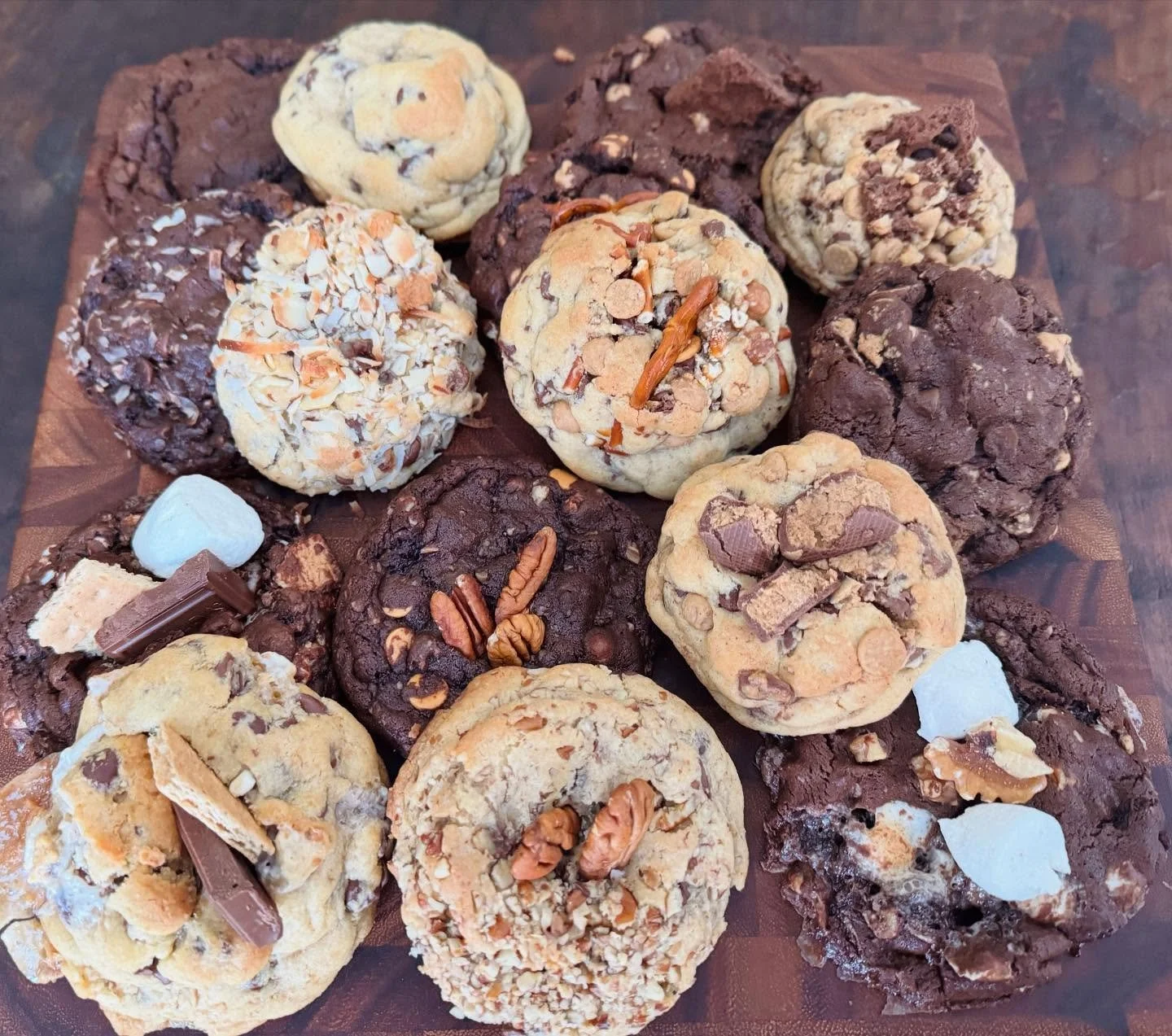 OK, so first of all, I know it’s not a weekly menu anymore. It’s more of a “whenever I have time and feel like baking a bunch of cookies in a creative way” menu. So here’s the newest list of what I will bake for you if y