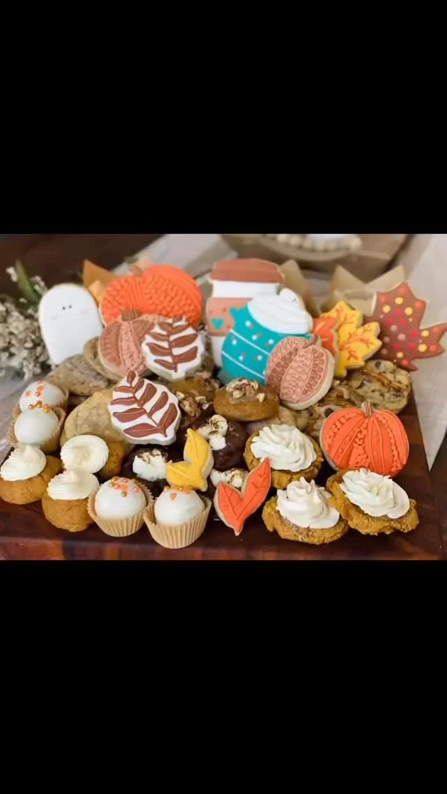Who else is excited for the “ber” months?? It is not too early to get on my calendar and reserve your oven space. I only have one, you know, and it does fill up fast! I cannot wait to bake all things fall…Halloween, Thanksgiving, a