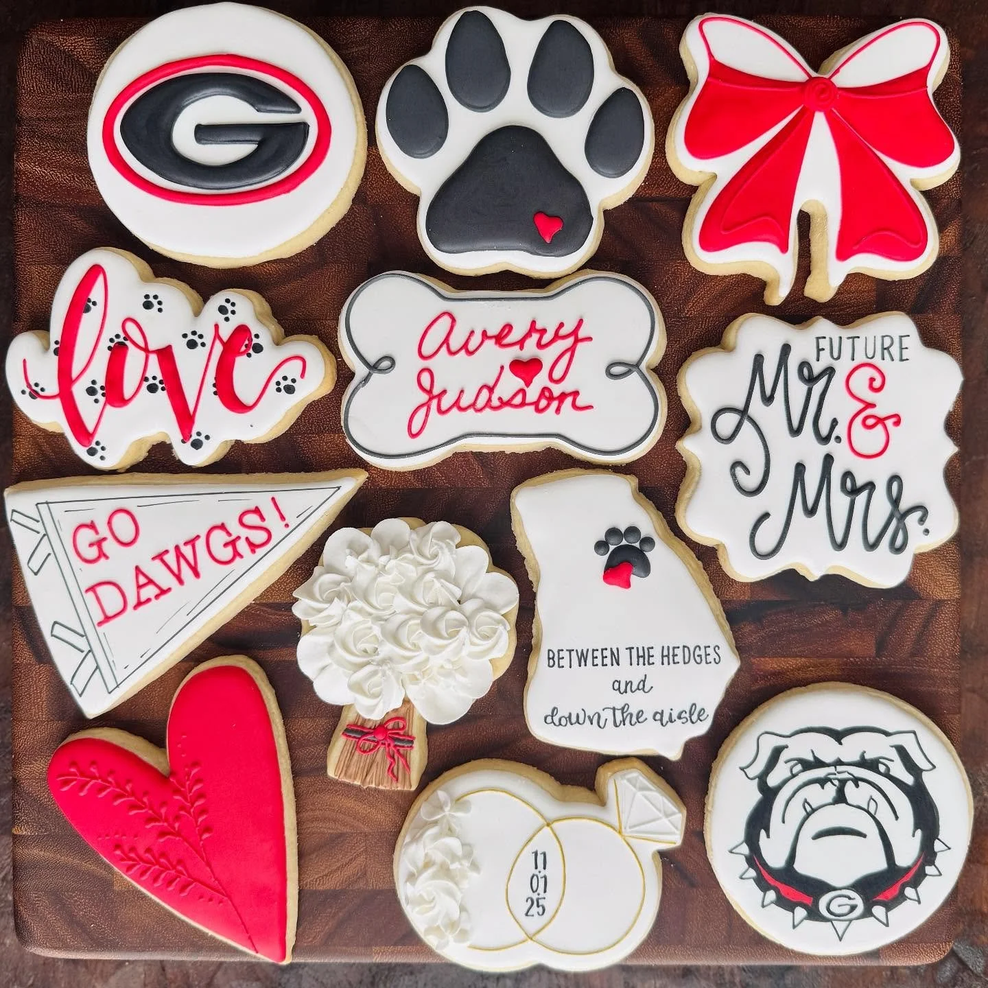 When it’s game day, but also wedding shower day…
Gosh, I love this set!!! 🐾 ❤️
#saltedsweetsbykeely
#fortheloveoflove
#ForTheLoveOfCookies