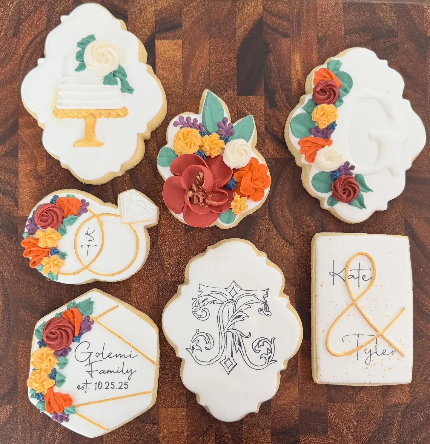 And the wedding cookies to match the cake…
This was so fun! Congratulations again to Kate and Tyler! 💕
#saltedsweetsbykeely
#fortheloveoflove
#ForTheLoveOfCookies