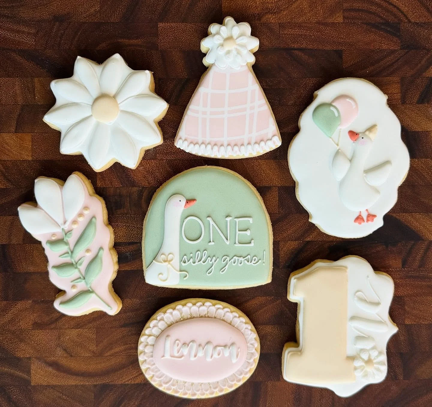 Happy birthday, Lennon, you silly goose! 🪿 

I hope it was magical!

#saltedsweetsbykeely
#ForTheLoveOfCookies
#fortheloveofbabies
#fortheloveofbirthdays