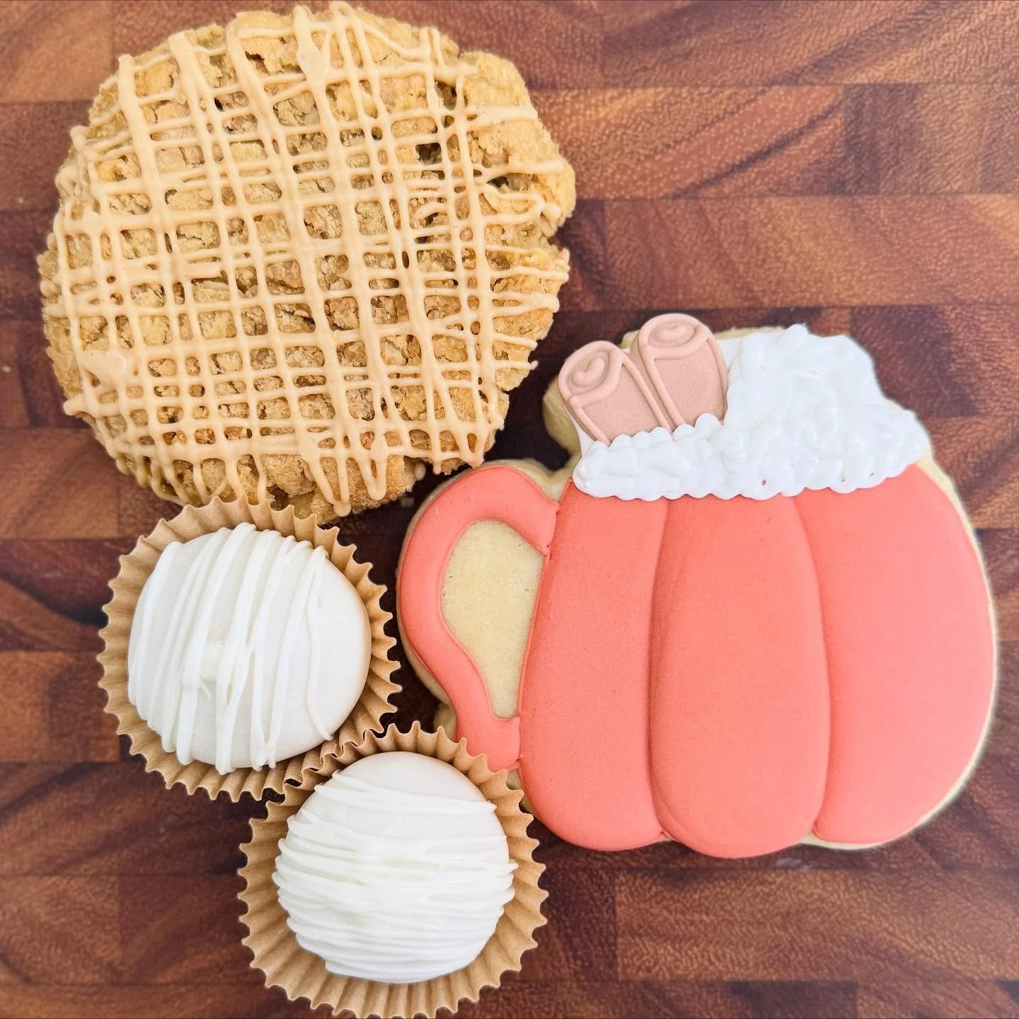 Tell someone you are thinking of them this Thanksgiving with a sweet little gift box 🍂

Each box includes a decorated sugar cookie, a delicious quarterpound cookie, and two snickerdoodle white chocolate truffles. 

Message me to order by 11.21 as li