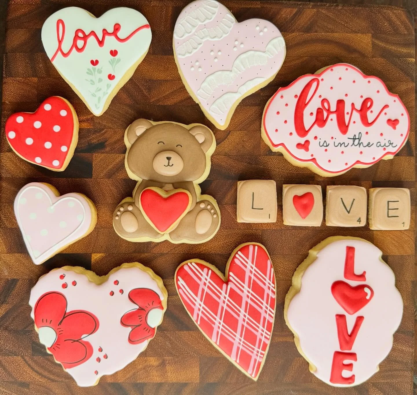 Love is in the air! 💕

#saltedsweetsbykeely
#woodstockgabaker
#localcookier
#fortheloveoflove
#ForTheLoveOfCookies
