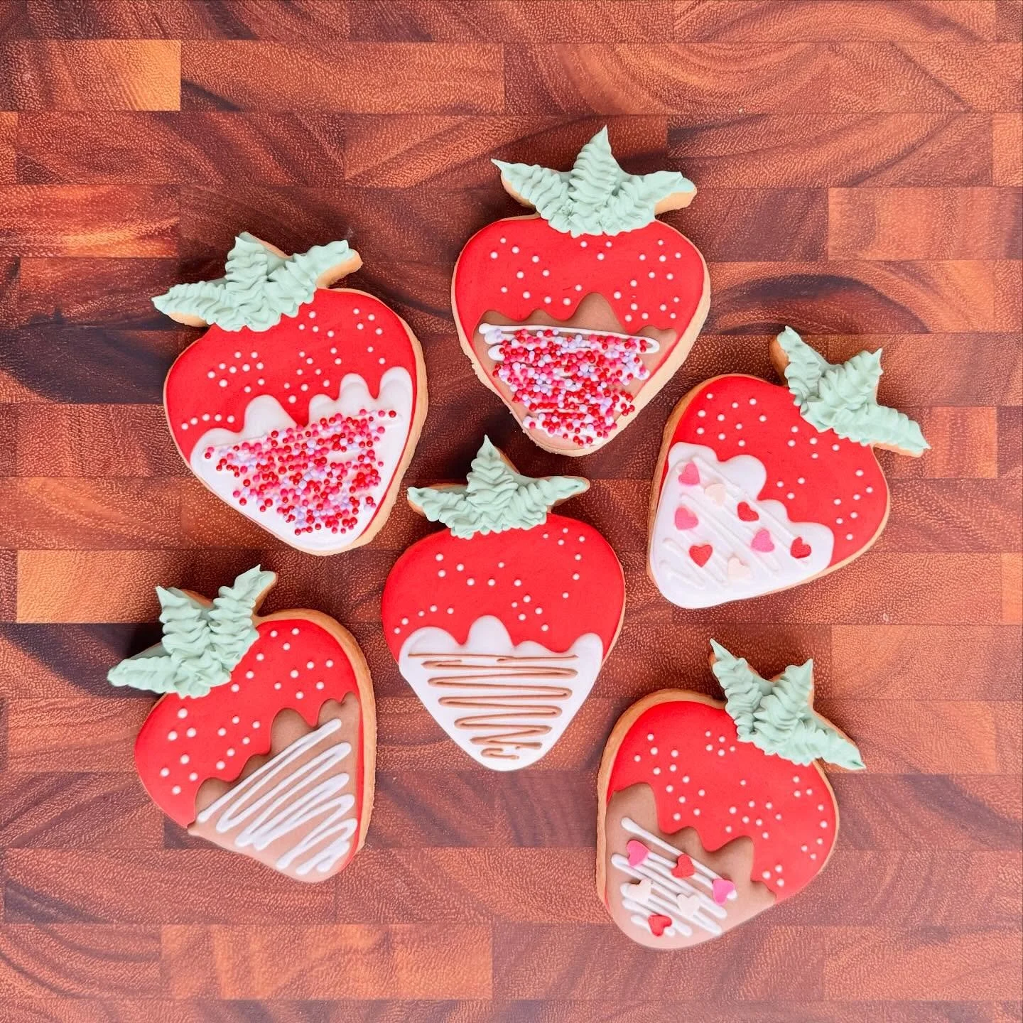 Chocolate dipped strawberries anyone??

Just kidding! They&rsquo;re cookies!
Aren&rsquo;t they adorable!??

Six cookies packed in a gift box, wrapped and ready to gift $20

Message me to order!

#saltedsweetsbykeely
#woodstockgabaker
#localcookier
#f