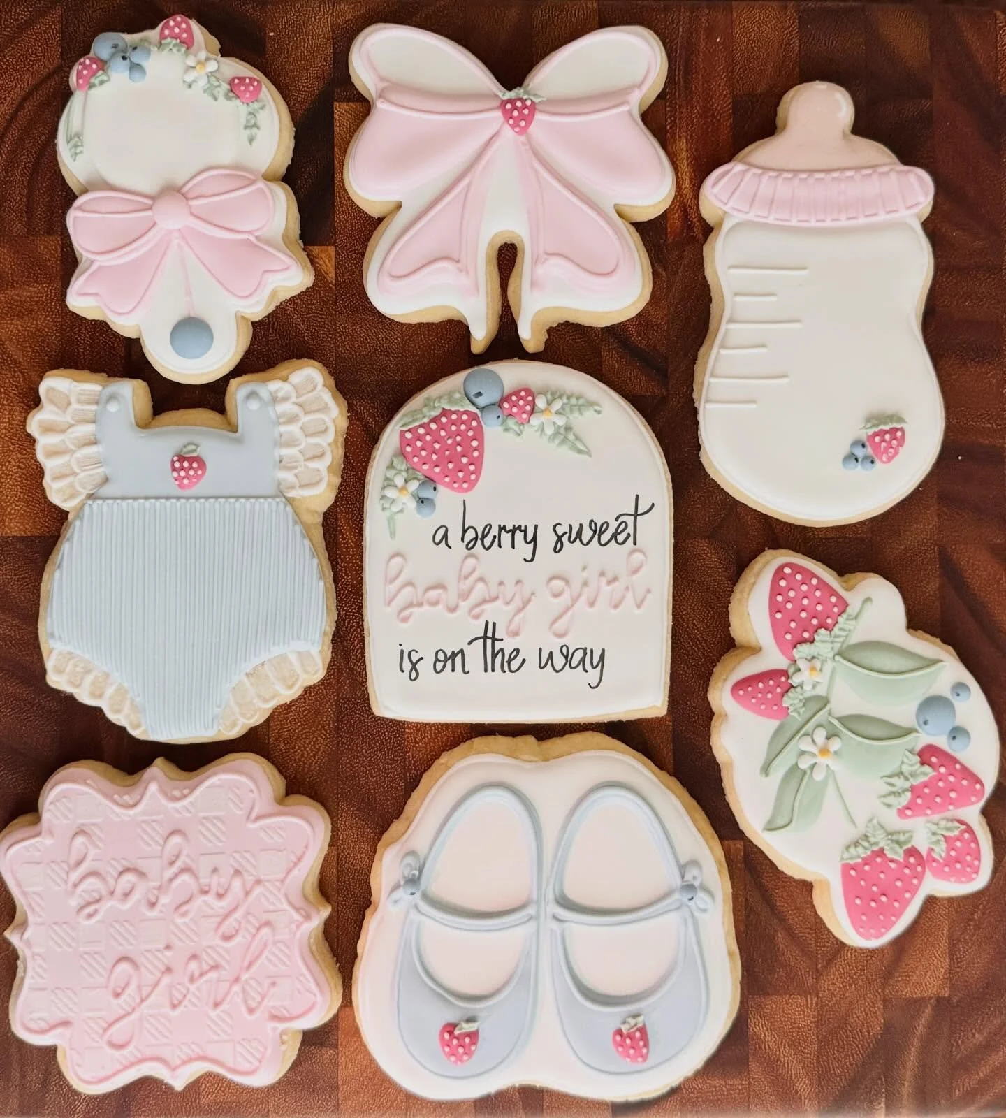Precious cookies for a berry loved lil&rsquo; one on the way 🍓 

#saltedsweetsbykeely
#woodstockgabaker
#localcookier
#ForTheLoveOfCookies
#fortheloveofbabies