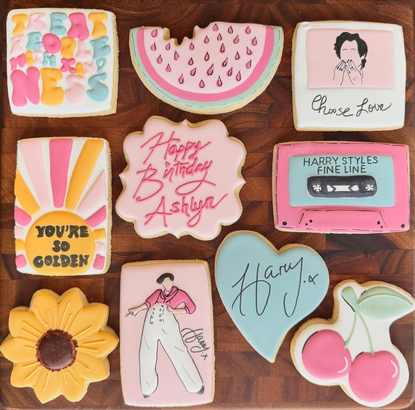 These were fun! And I learned a bit about Harry Styles 😂

Happy birthday, Ashlyn!
🍓🍒🍉🦋🌻

#saltedsweetsbykeely
#woodstockgabaker
#ForTheLoveOfCookies
#ForTheLoveOfBirthdays
#localcookier