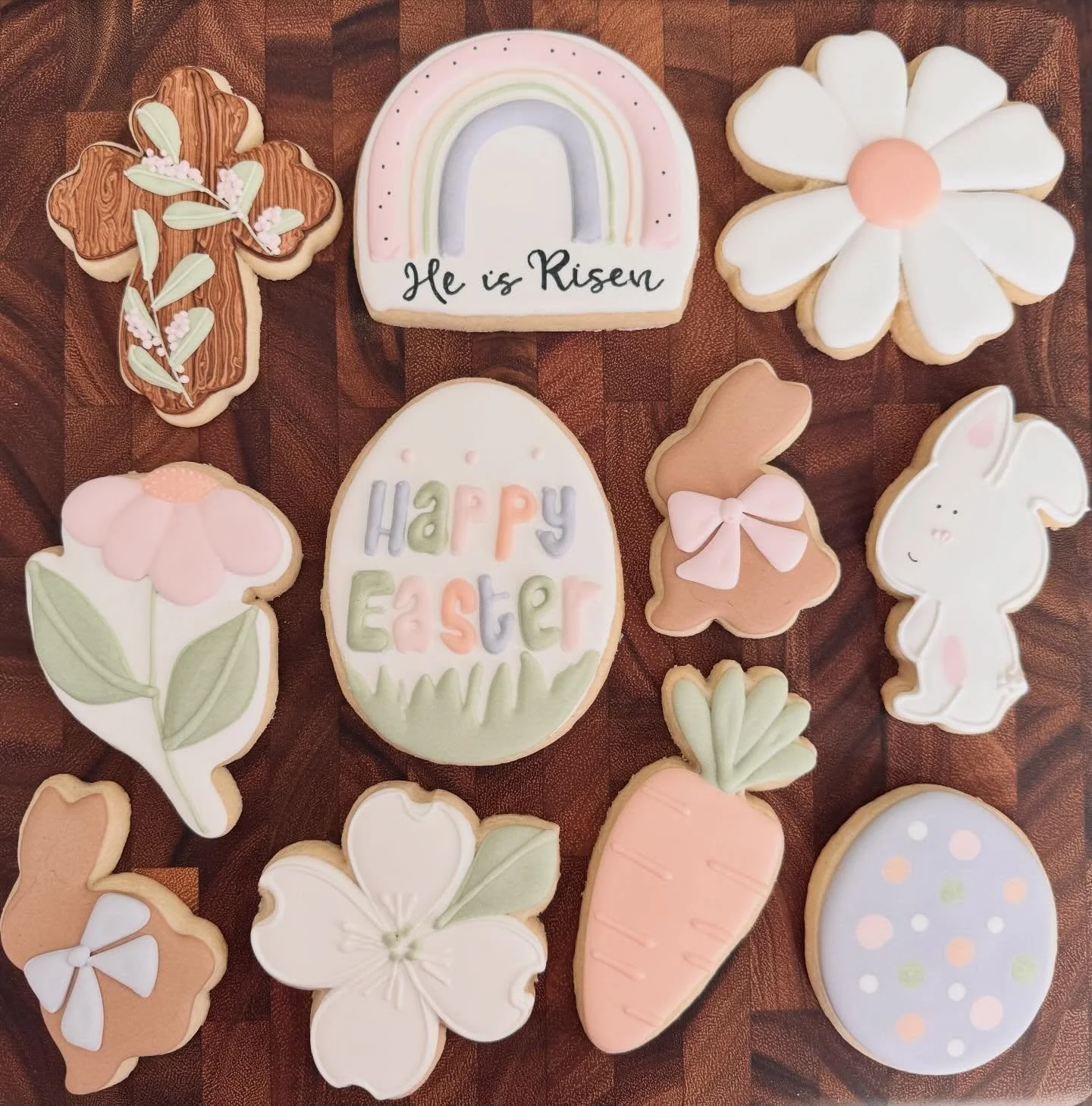 Happy Easter, my peeps!

Hope you all have the most beautiful and blessed day 🩷