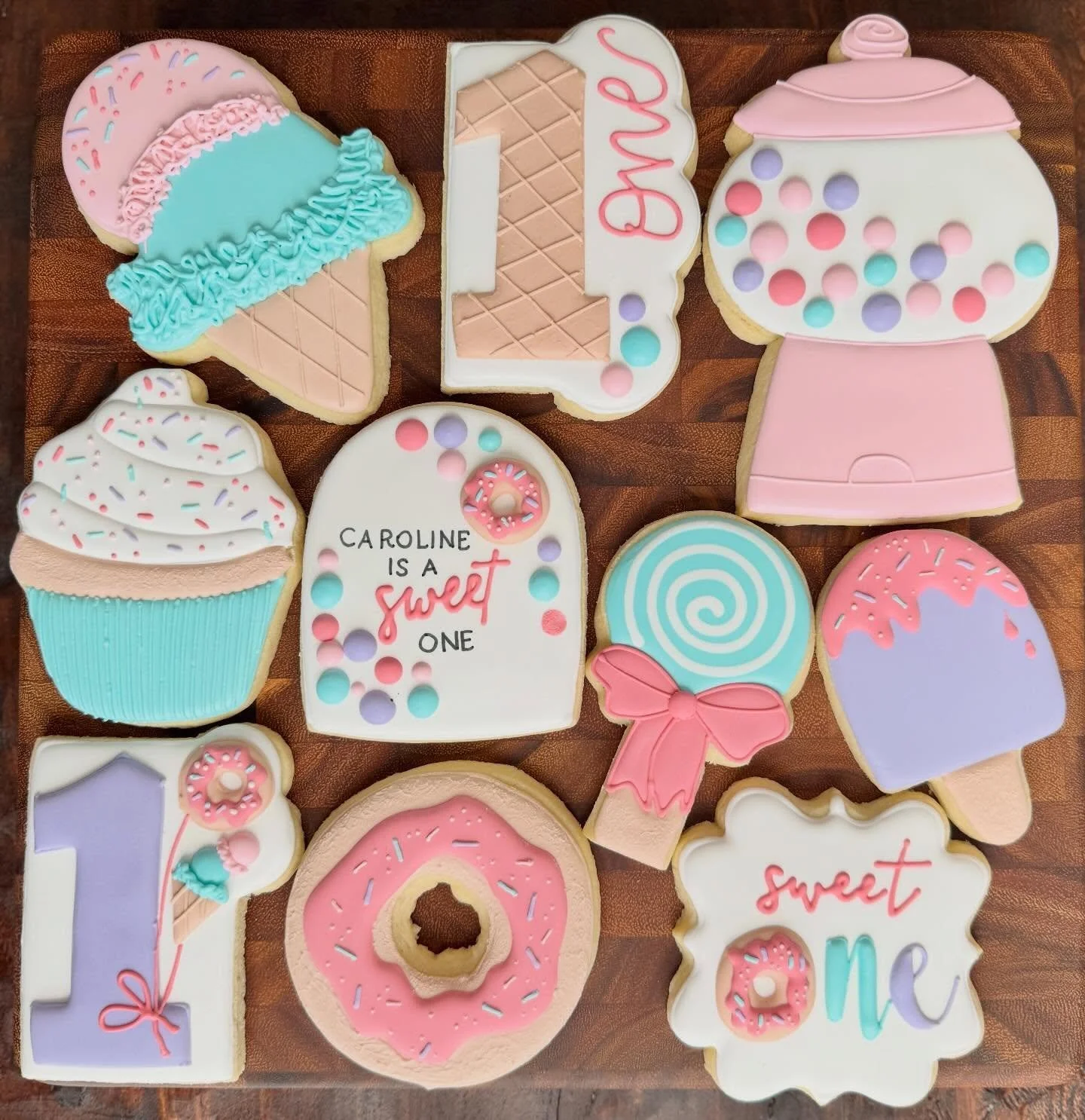 Happy birthday to a sweet one! 💕🍭🧁🍦

#saltedsweetsbykeely
#woodstockgabaker
#localcookier
#ForTheLoveOfCookies
#fortheloveofbirthdays