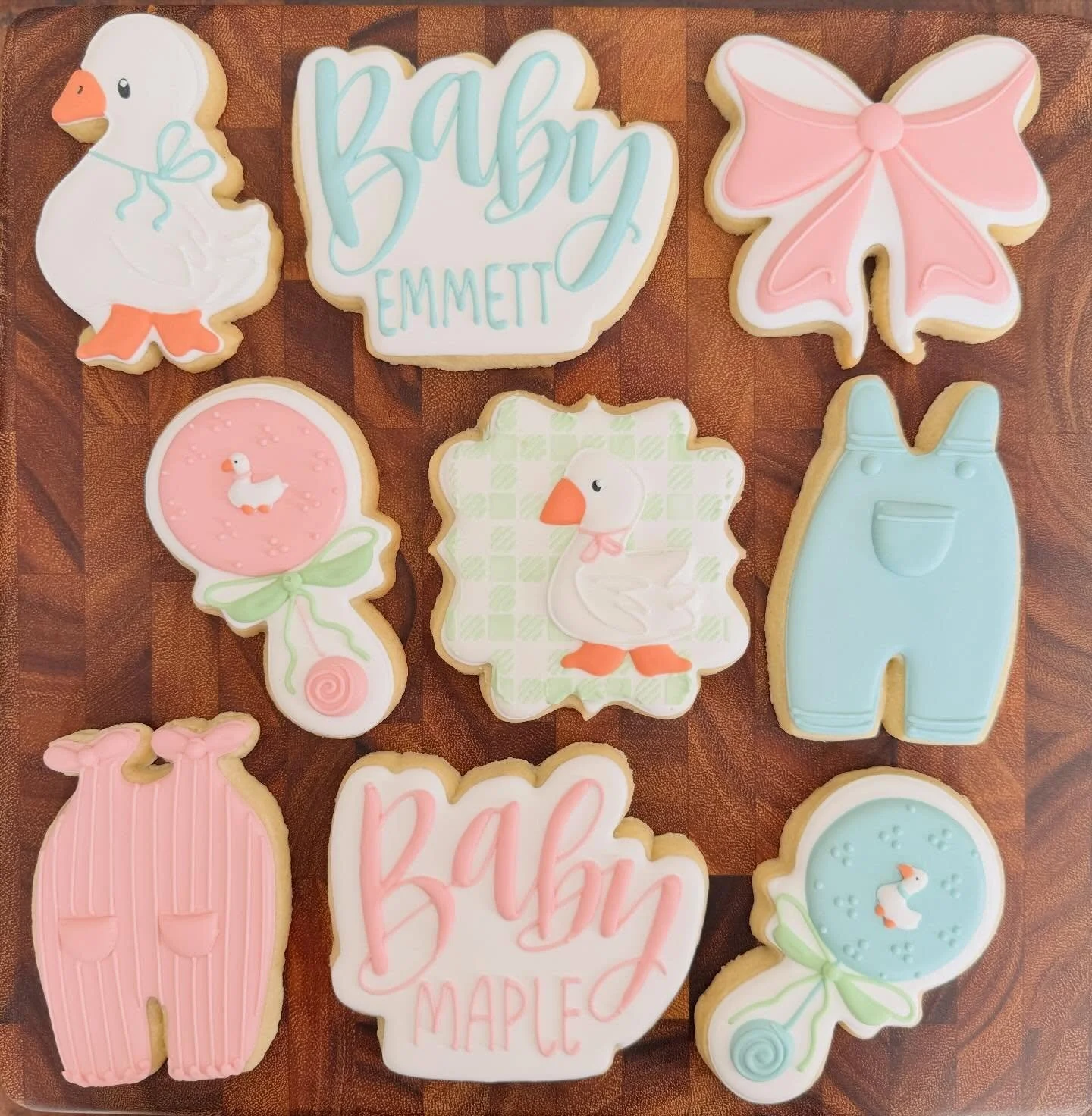 When you get one of each&hellip; 🩷🩵

#saltedsweetsbykeely
#woodstockgabaker
#localcookier
#ForTheLoveOfCookies
#fortheloveofbabies