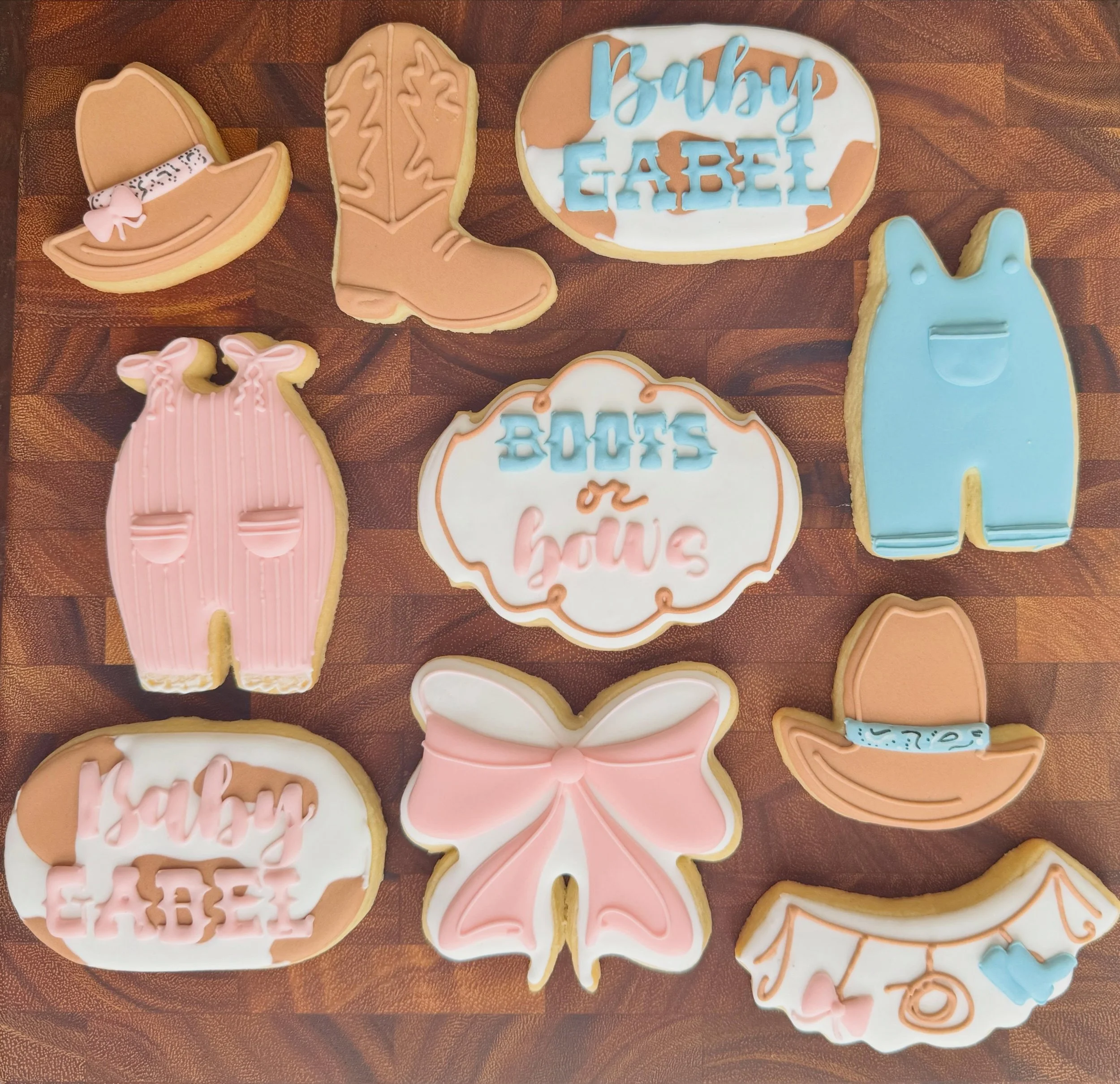 What will baby be, boots or bows??

My guess is boots&hellip;stay tuned!

#saltedsweetsbykeely
#woodstockgabaker
#localcookier
#ForTheLoveOfCookies
#fortheloveofbabies