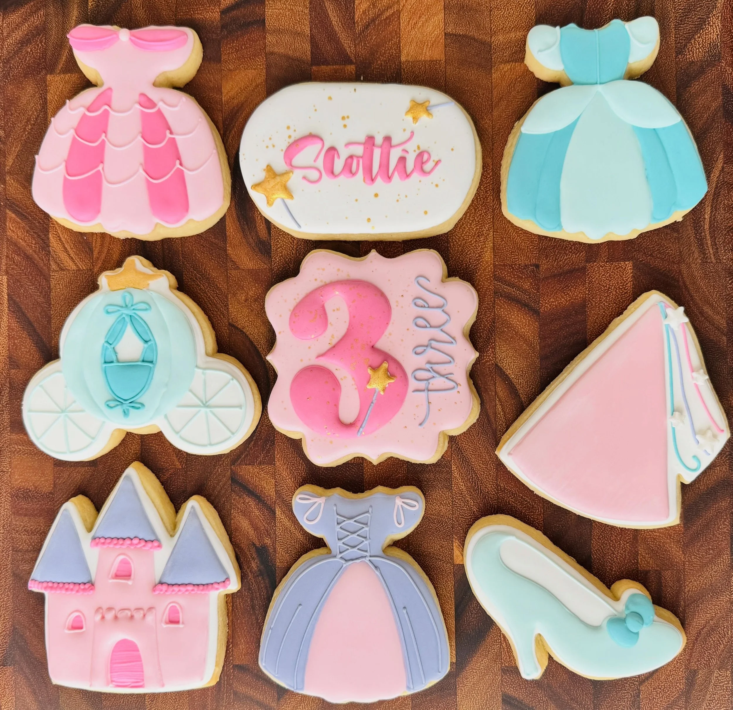 Happy 3rd birthday, Scottie!! 

What an honor it has been to bake for ALL of your birthdays! Absolutely love my baby club!

#saltedsweetsbykeely
#woodstockgabaker
#localcookier
#ForTheLoveOfCookies
#fortheloveofbirthdays