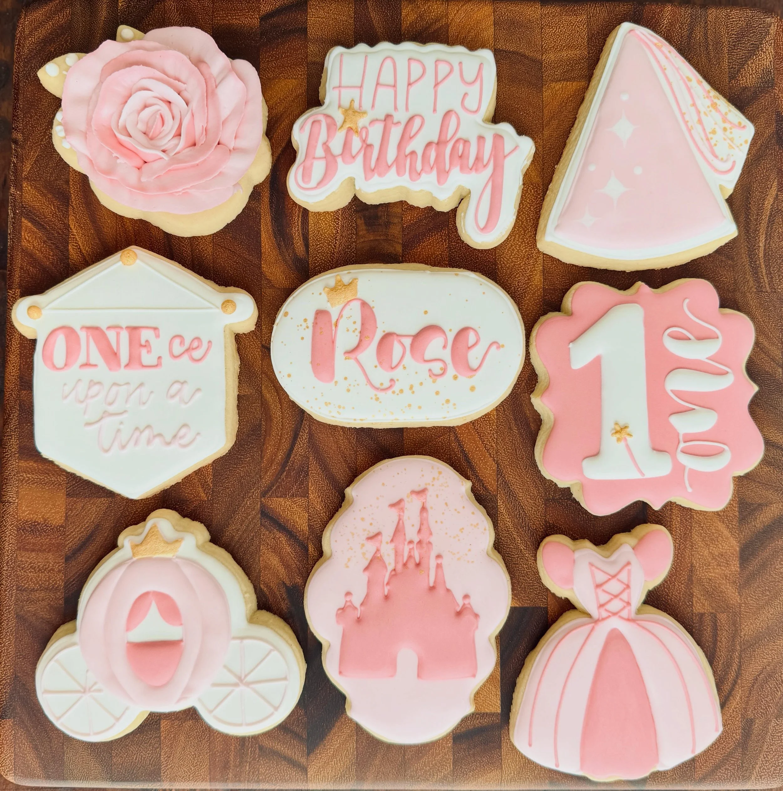 Happy Birthday to Rose!! I hope it was magical! 👑 🌟 💕

#saltedsweetsbykeely
#woodstockgabaker
#localcookier
#ForTheLoveOfCookies
#ForTheLoveOfBirthdays