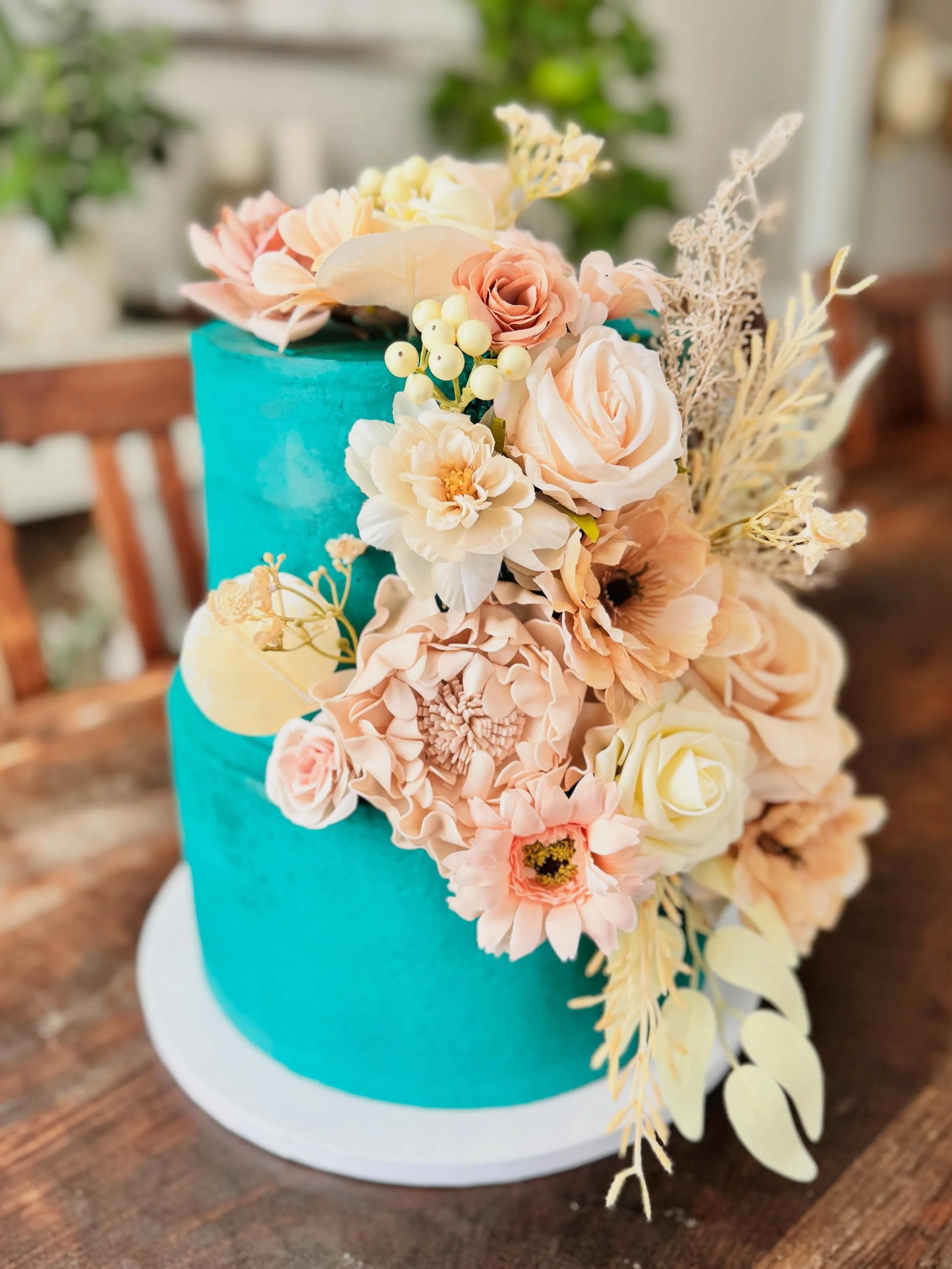Hello there, gorgeous cake! She is two tiers, three layers of fluffy vanilla bean cake with whipped white chocolate ganache filling and vanilla bean buttercream. She&rsquo;s wearing flowers to make a statement&hellip;Happy birthday to Deandra! ￼

I d