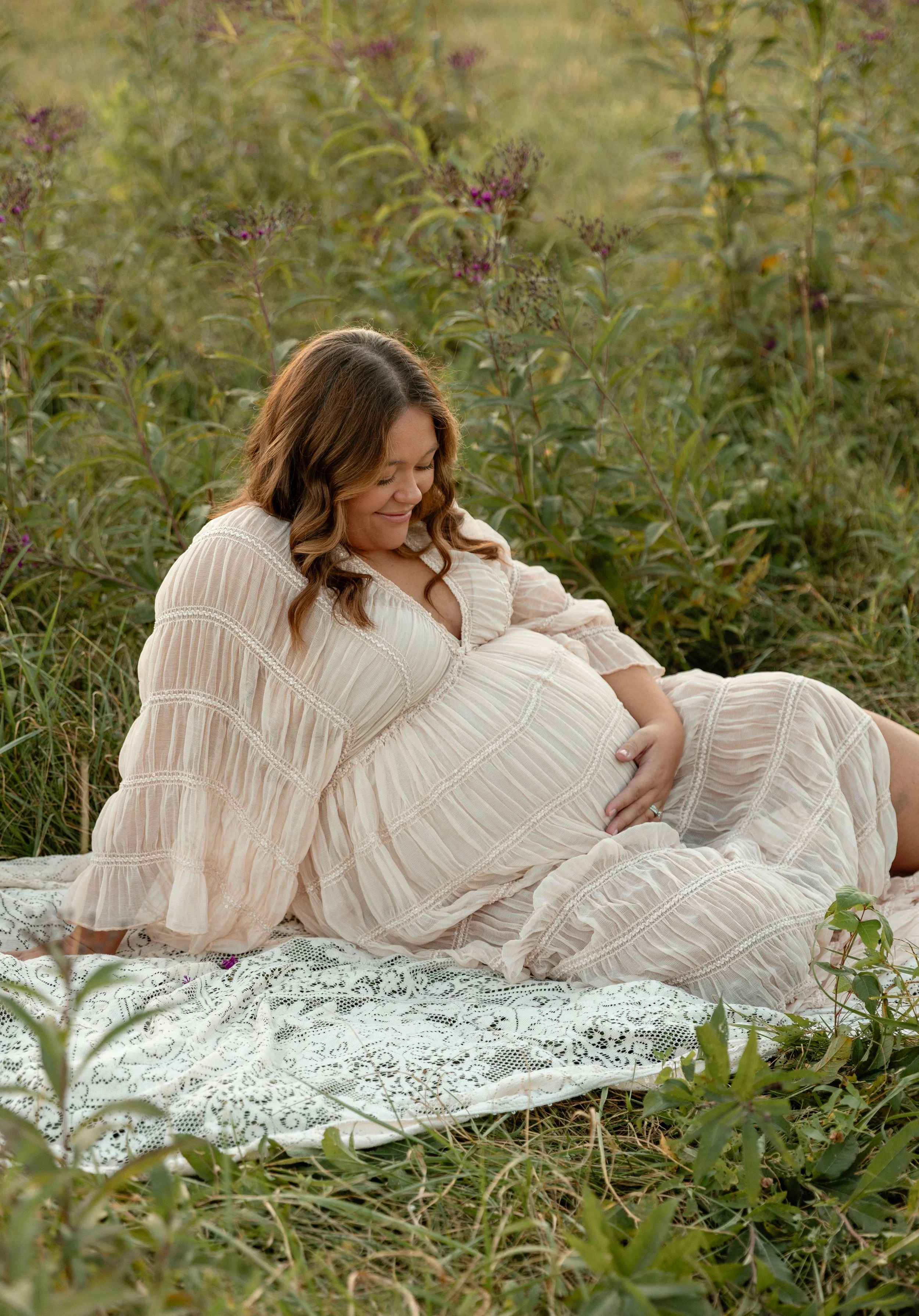 That glowing anticipation, radiant beauty, and undeniable bond. Let’s capture the start of your motherhood journey.