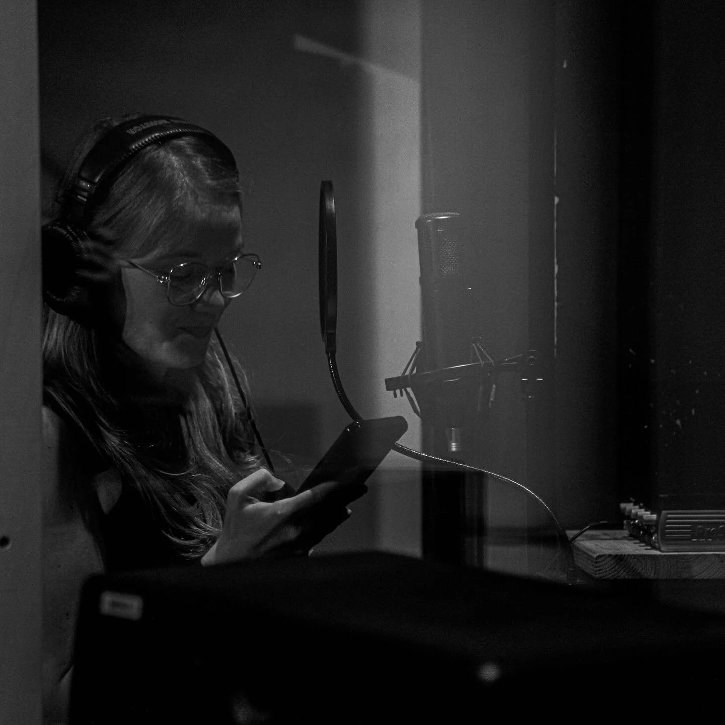 In the studio 🎧

📷 @eloyelustre