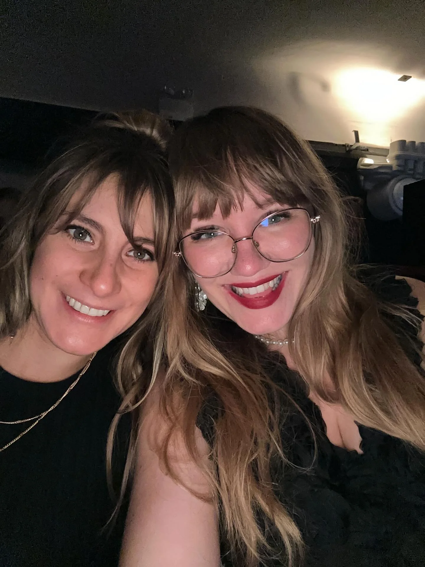 A legendary night with @vanessavanyvandamme and @lisa.vermandere 

@chippendales and then @baraoke_belgium 

#friends #karaoke #chippendales #nightout #ladiesnight