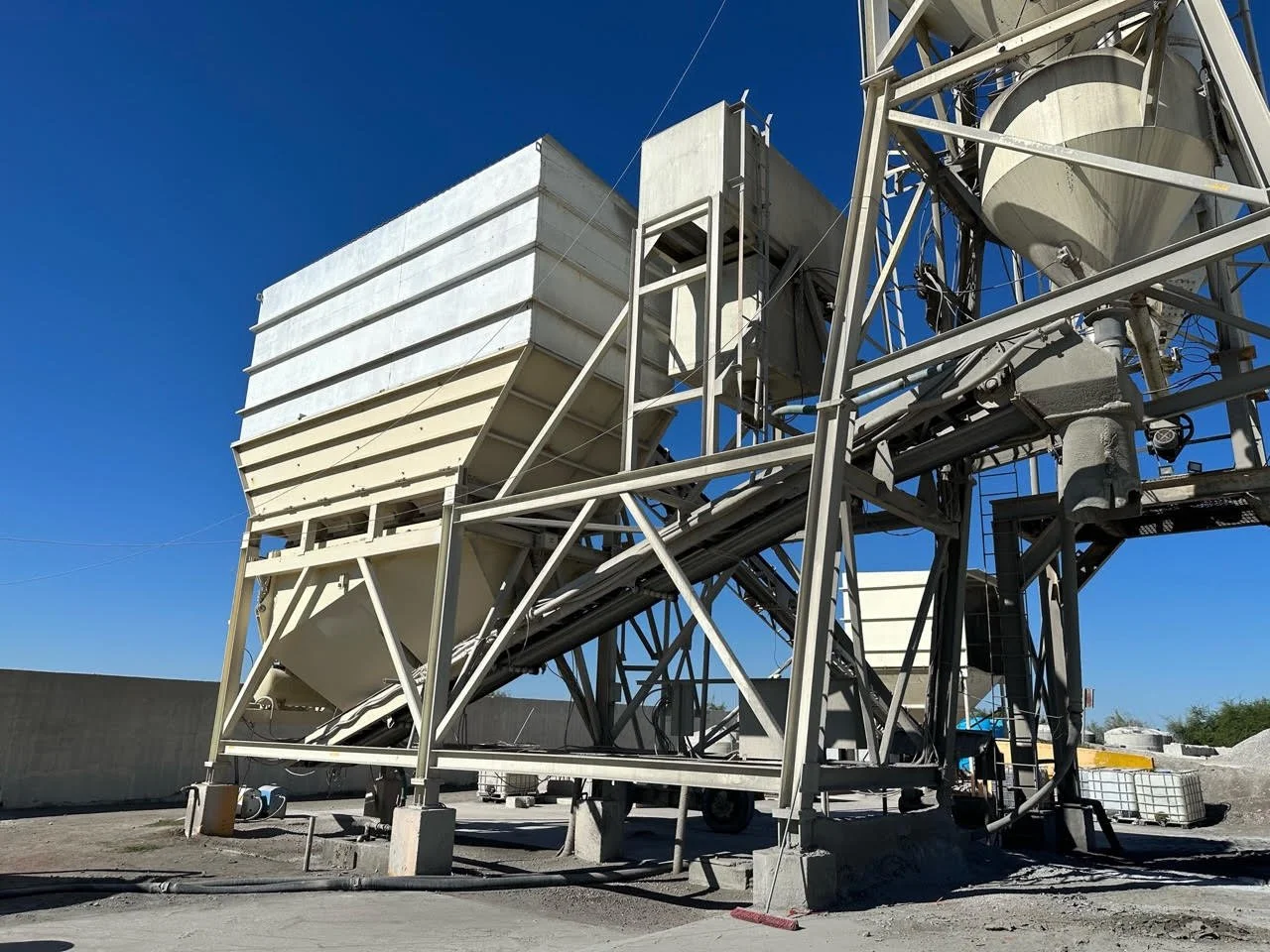 2010 Con-E-Co Batch Master 12 Dry-Batch Plant - Mexico