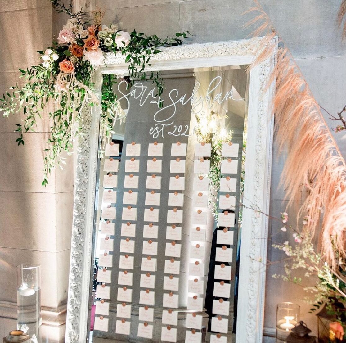 Statement pieces at your wedding are always a good idea (imho). Featured piece- Antoinette Mirror ✨🪞🤍🌾✨ 📸: @twahphotography 

Venue: @sandsptevents 
Stylist + Planner: @aboveallevents 
Floral Designer: @jennywildflower 
Photographer: @twahphotogr