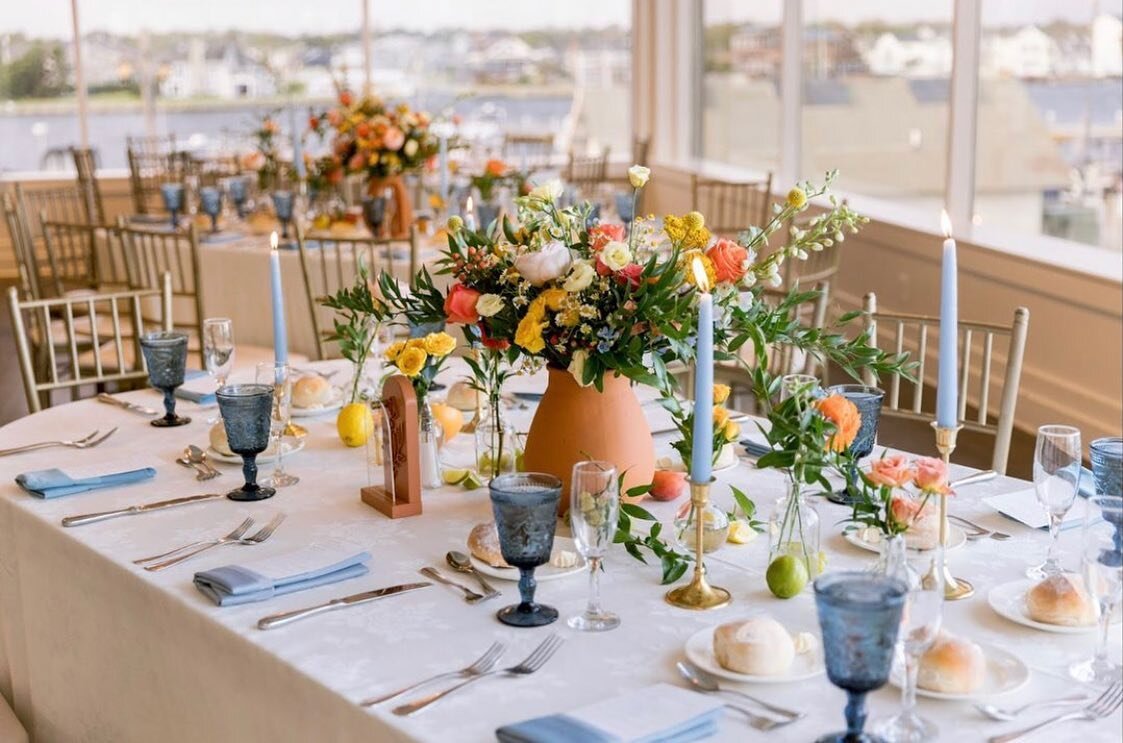 Feeling these warm + bright Mediterranean vibes today 🌊🪴🍋

Planning + Styling: @amplified_event 
Florals: @botanique.nyc 
Photography: @matt_agan 
Blue Goblets: us 👋🏼 @earlybirdvintage 
Venue: @thepiermont