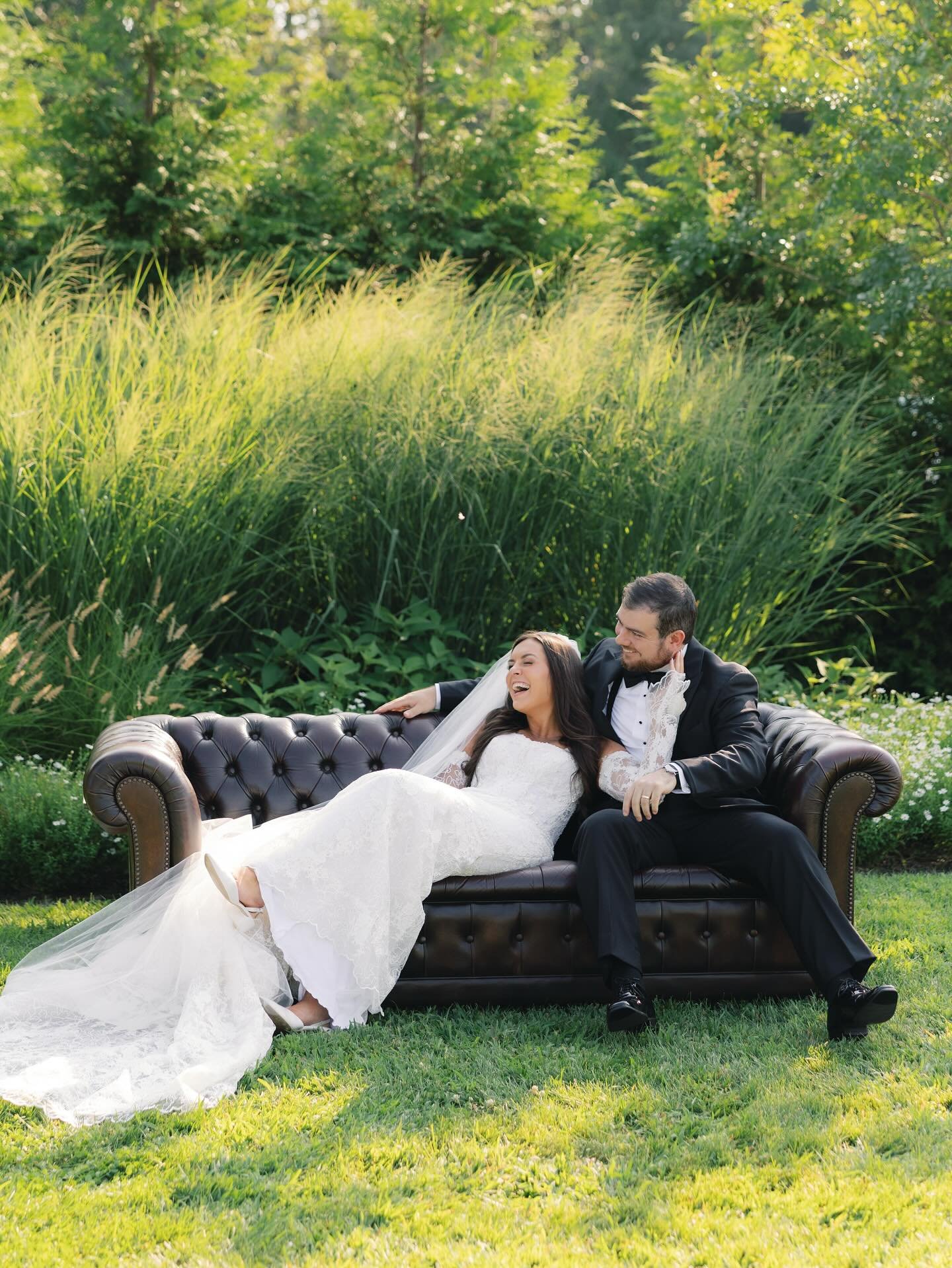 ✨Portraits on Chester✨

Venue: @meadowlark_northfork @macarivineyards
Photo + Video: @thelockharts
Tent: @magnifatentli
Rentals: @partyrentalltd @deccobypartyup
Bar Rental: @nofoevents
Lounge Furniture Rentals: @earlybirdvintage
Catering: @roguecater