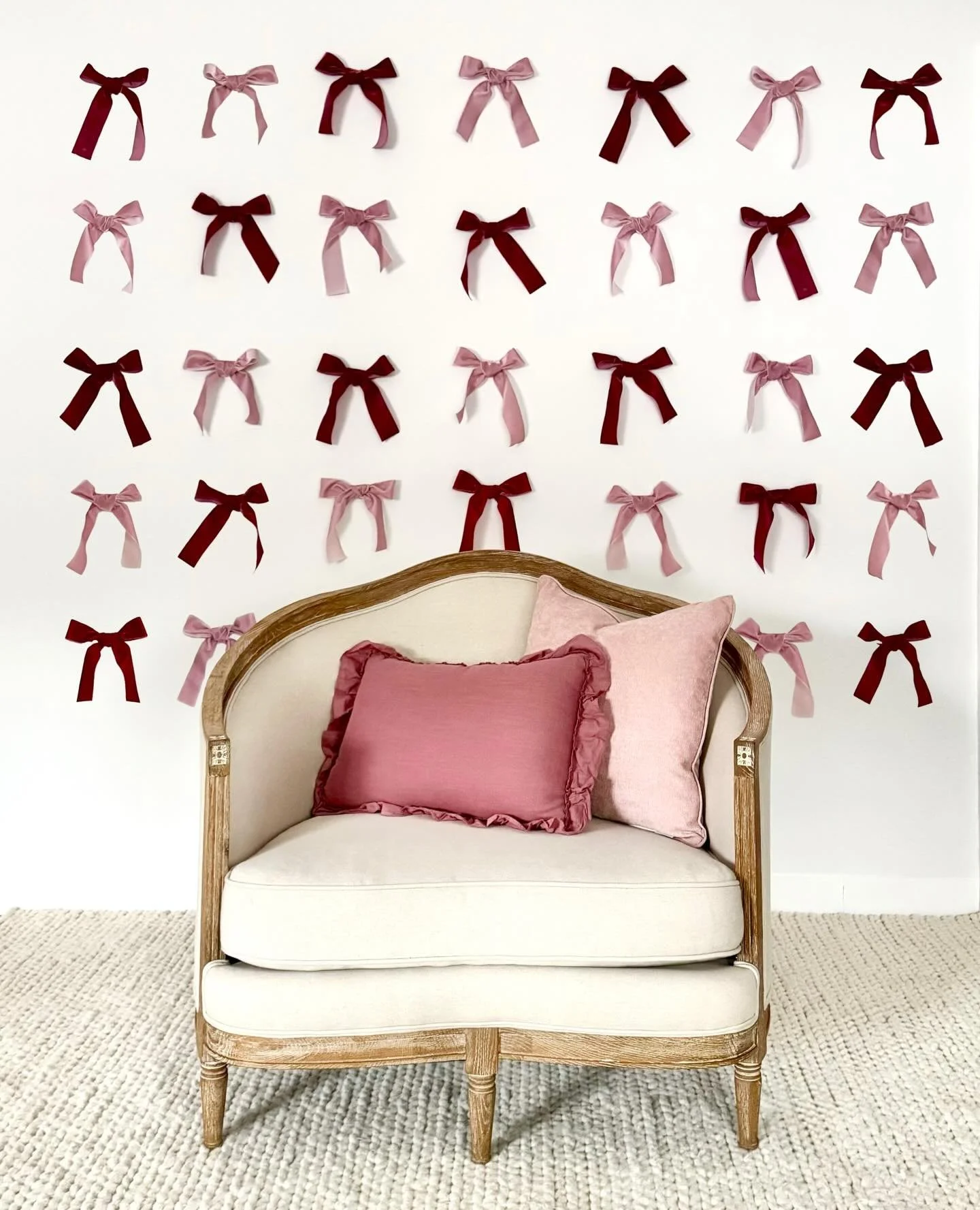 One of three setups for our Valentine&rsquo;s Mini Sessions running until Sunday 2/15 🎀

Email us to book a session!
💌: info@earlybirdvintage.com

#valentinesdayphotoshoot #valentinesminis #vdayshootlongislandphotostudio #longislandphotostudio #lon