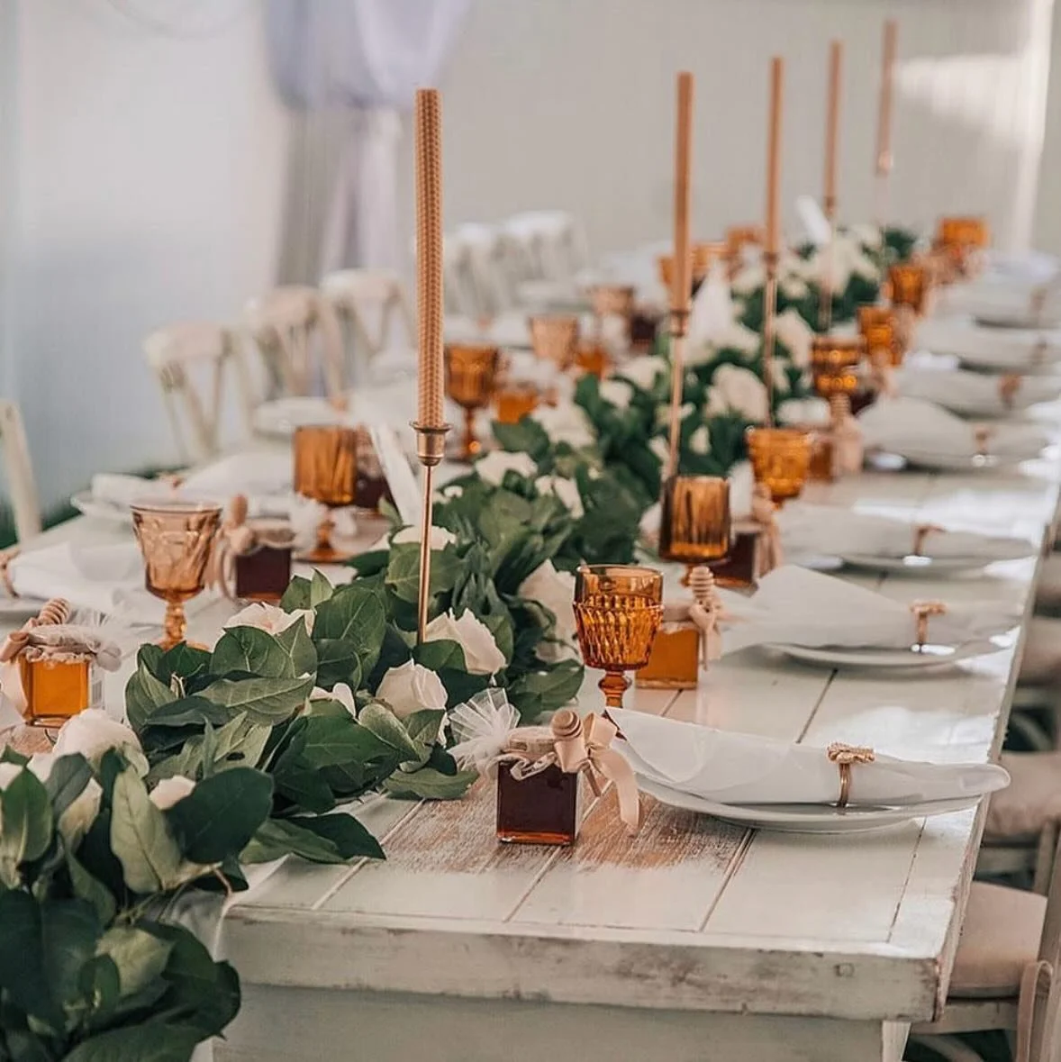 Meant to Bee 💛🐝🍯🧡
Featured Rentals: Vintage Amber Goblets + Stella Vanity Table

Event Planning + Design: @design_your_day_events 
Photographer: @sophia.pav 
Florist: @seretis_george 
Balloon Artist: @balloonsbysorin 
Vintage Rentals: us 👋🏼
Eve
