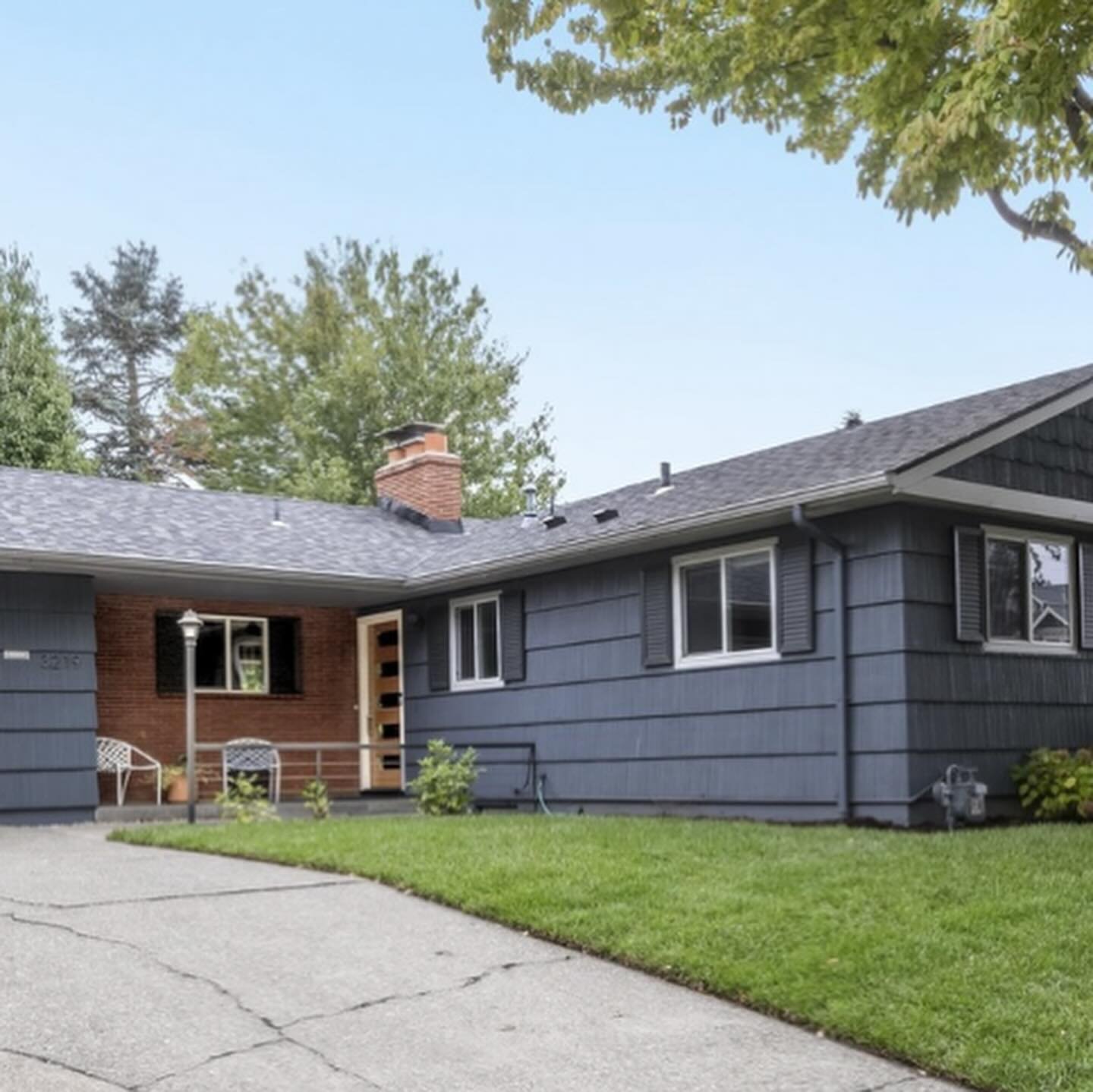 JUST LISTED in Concordia! MCM dreamers, hello!! 

So happy to share my new listing, where ranch life awaits with an open floor plan, wraparound fireplace that by itself sold me on this house, slider to the back yard, en-suite primary, newly carpeted,