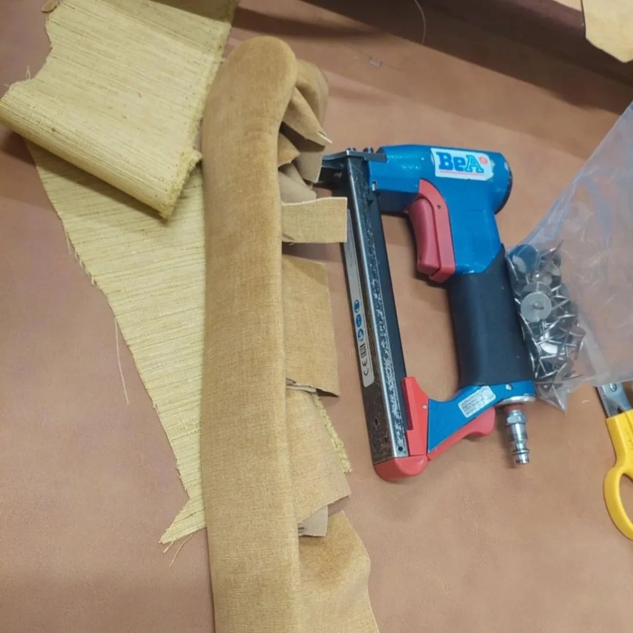 Pourquoi rembourrer coûte plus cher que d’acheter neuf (et pourquoi ça vaut le coup)