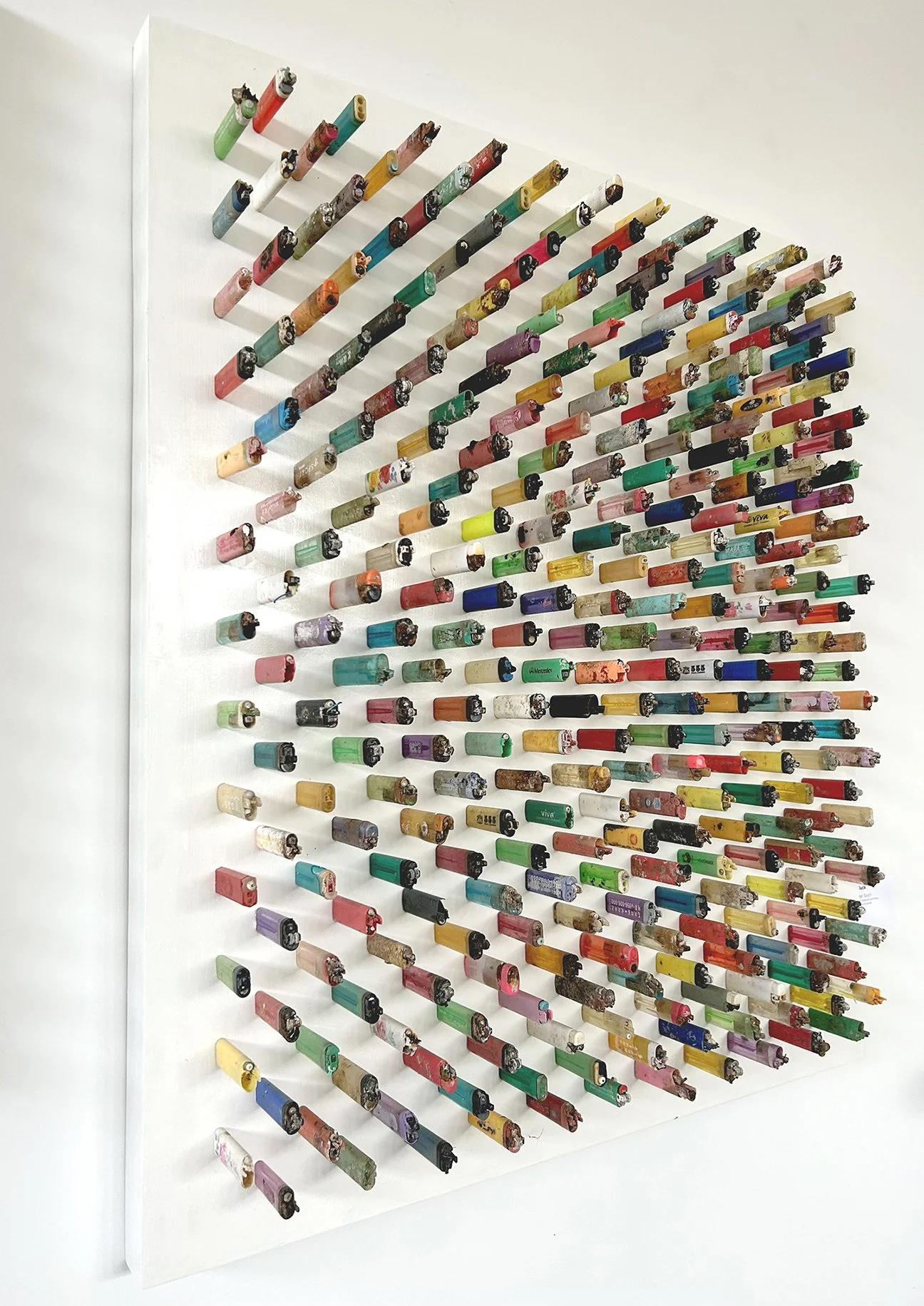  A Lighter Touch, Matériaux échoués sur la plage sur canevas, 40 1/2 x 34 3/4 “, 
CAD 5,990 $

