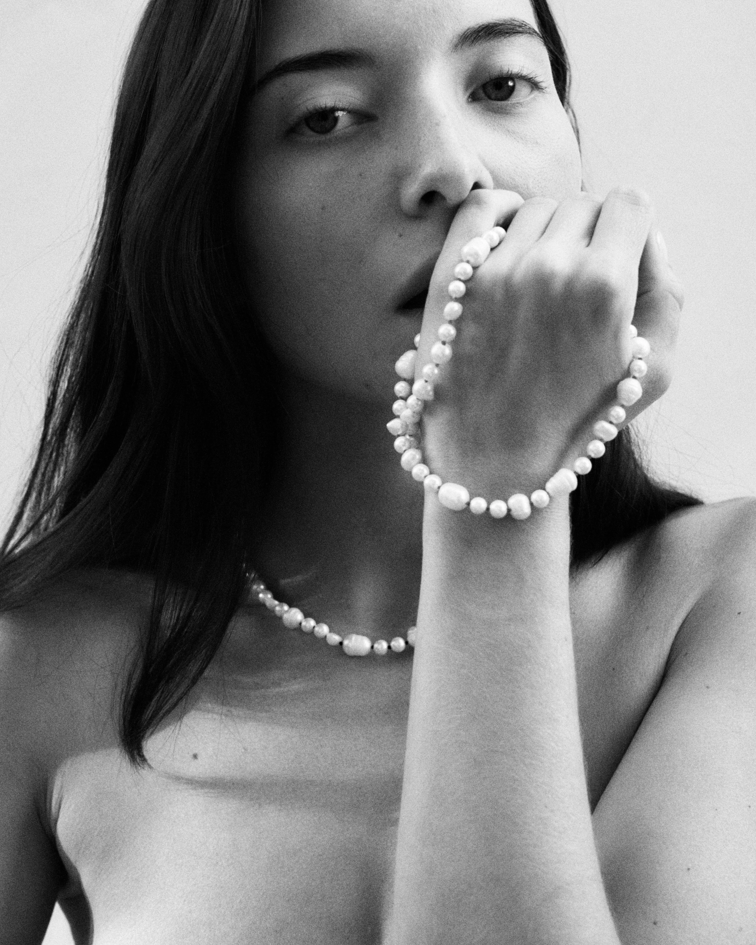 Nodo_pearl_necklace_portrait.jpg