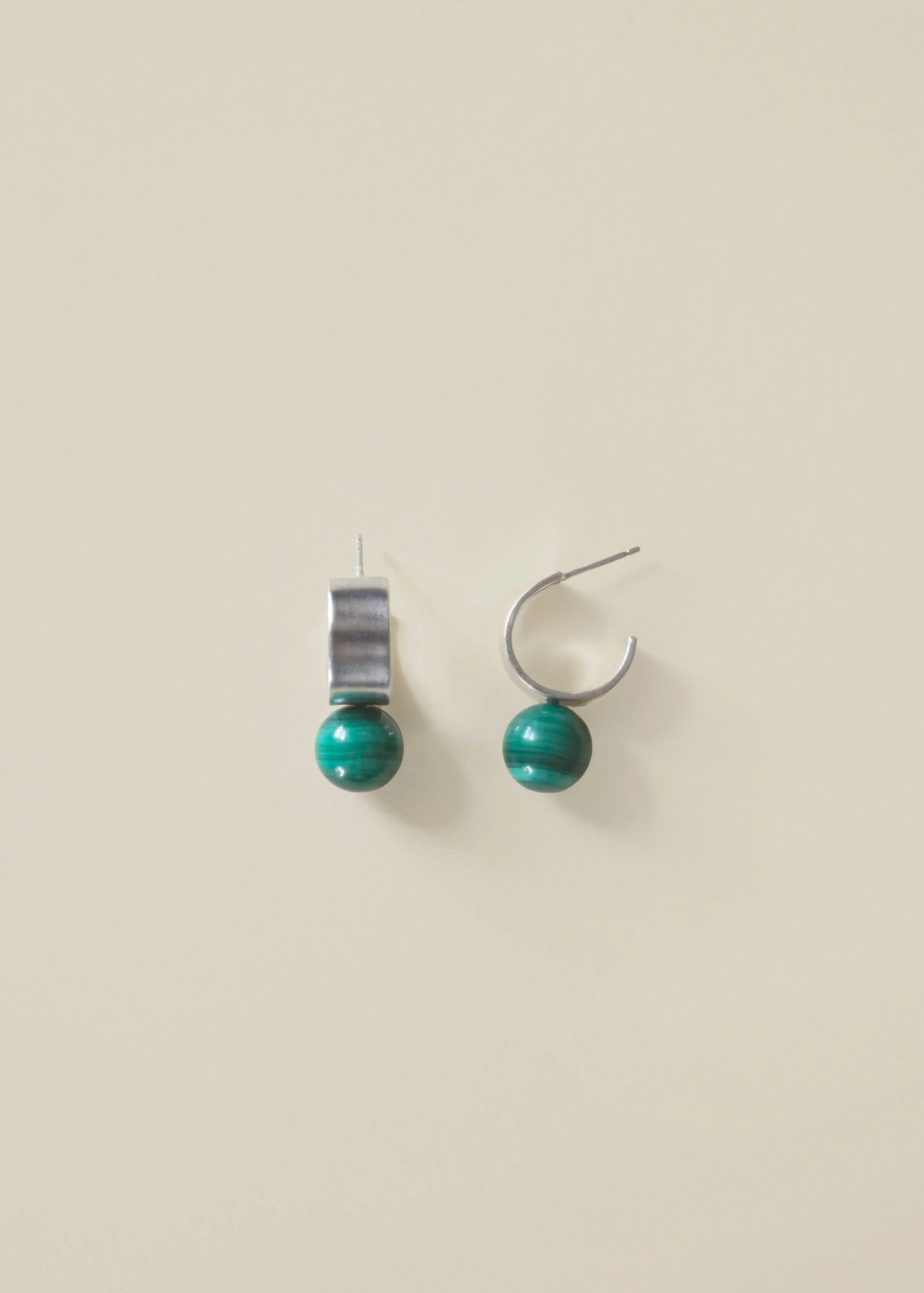 Nodo_hoops_with_beads.jpg