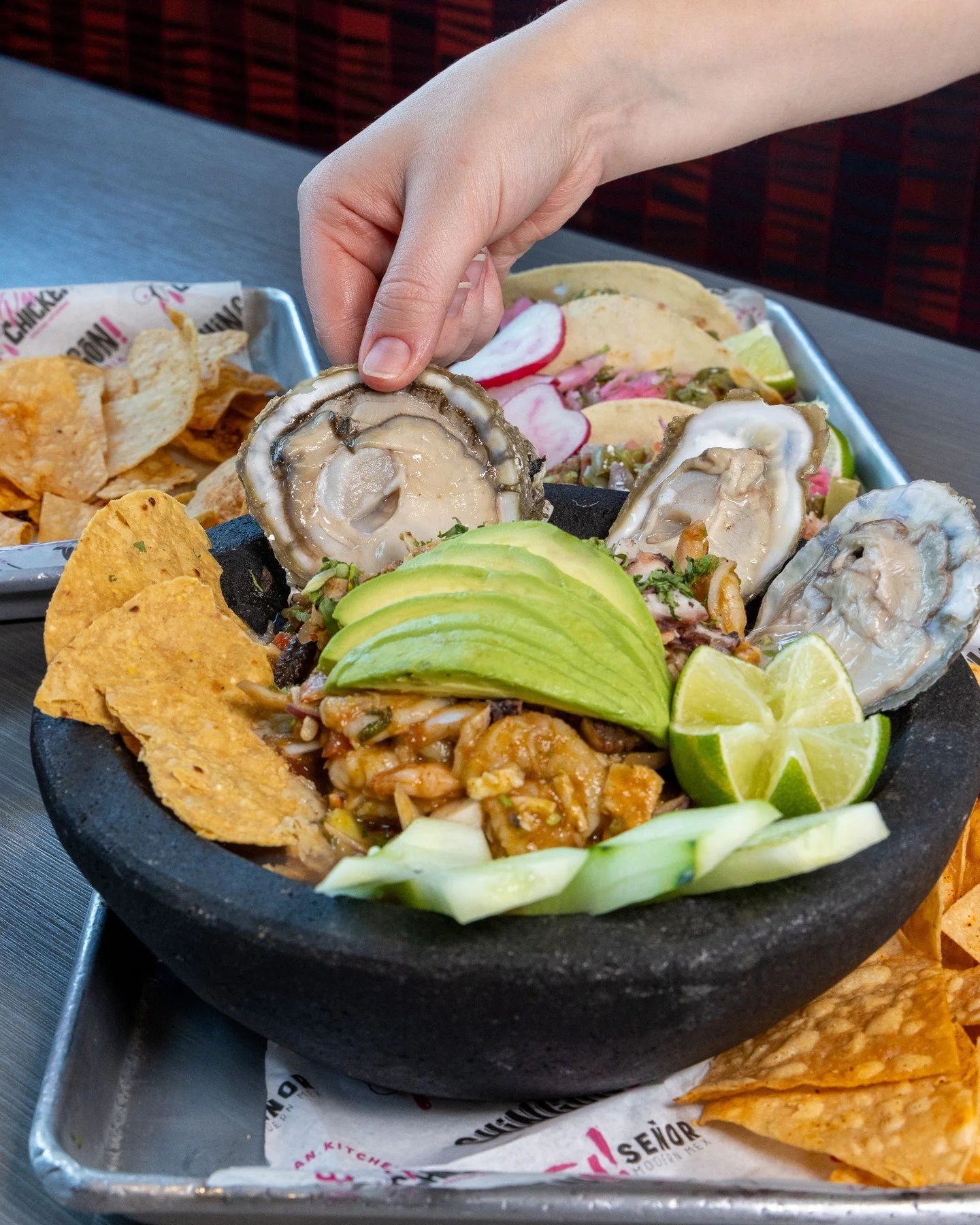 Nothing beats having oysters on the patio and a little sunshine on the skin. 🦪