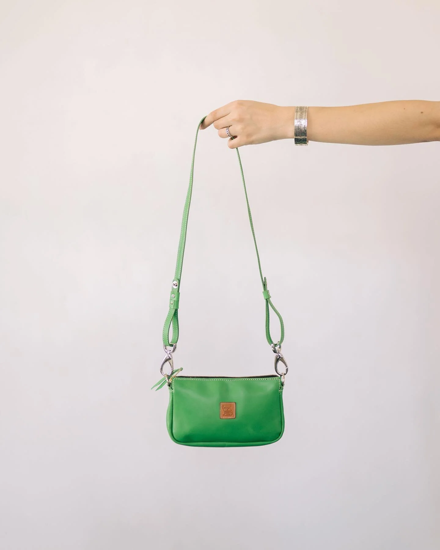 Our Leather Bag comes in all colors come check them out ! 

#fyp #westernwear #viral  #70s #reels #cowboy #cowgirl #handmadeleathergoods #igreels  #qualitygoods  #westernstyle #rodeo #yellowstone #ranchlife #losangeles #southernstyle  #california 
#h