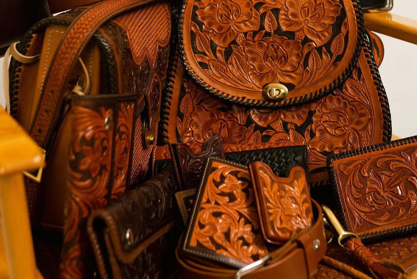 小物 Alfonso OF HOLLYWOOD LEATHER Co. USA l.jpg