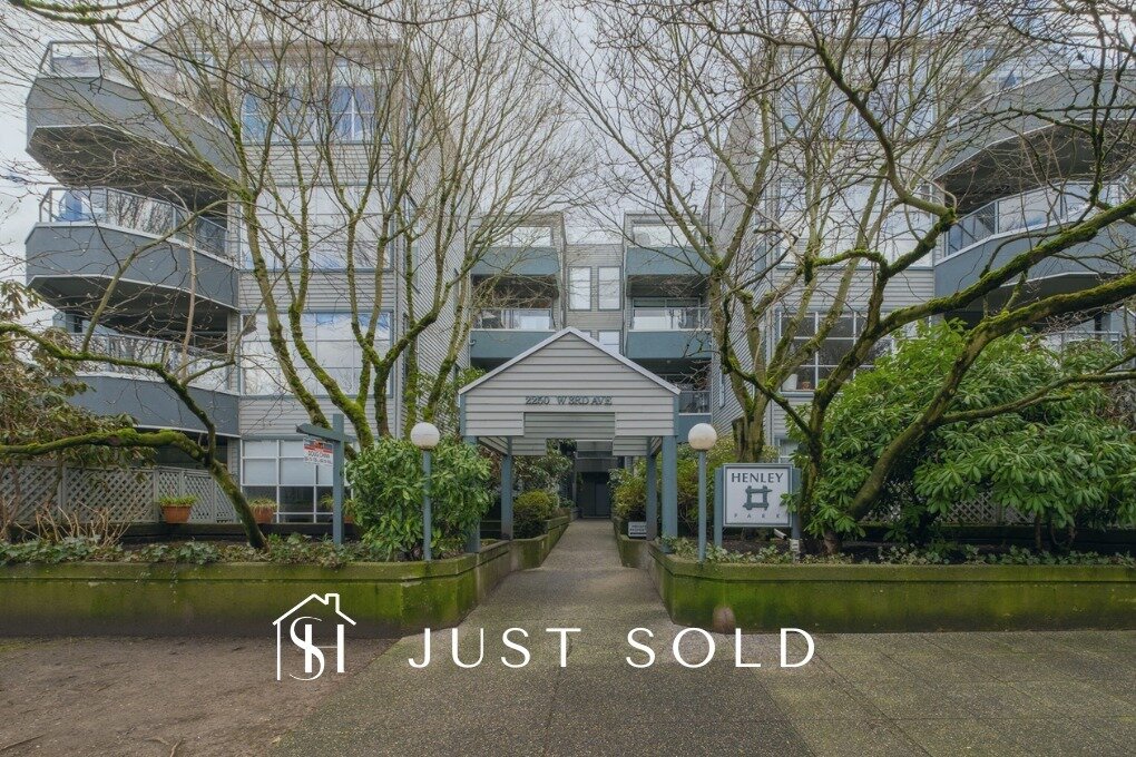 SOLD! Happy we could secure this lovely top floor unit for our lovely Buyer. It was a pleasure as always to work alongside Erica Leyland to get this deal done! ⁠
⁠
📍 409 2250 West 3rd Ave⁠
🛏️ 2 Bed⁠
🛀 1 Bath⁠
🏠️ 826 sqft