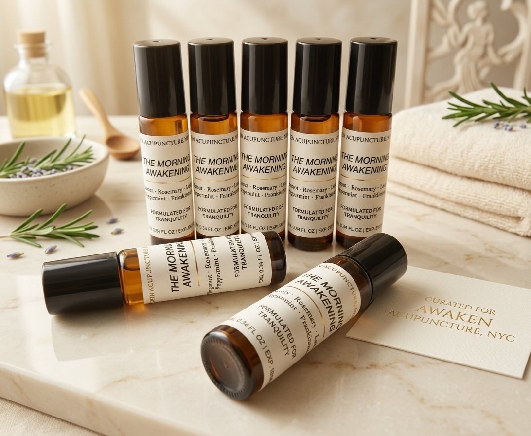 🌿 A bridge between the rush and the ritual.

Presenting &rsquo;The Morning Awakening&lsquo; from Awaken Acupuncture.

A meticulously formulated blend to ground your mind and uplift your spirit.

-Top: Uplifting Bergamot &amp; Peppermint to clear the