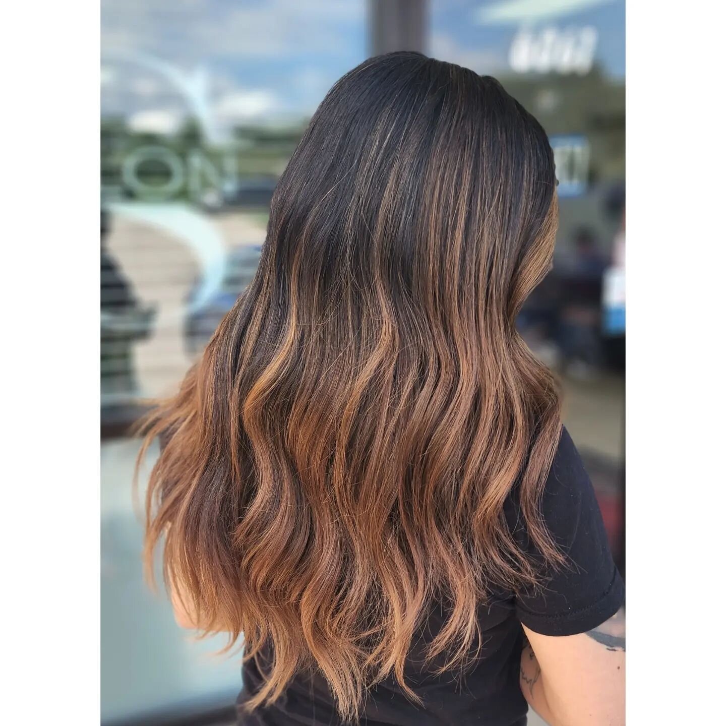 Bring up the bayalage 
40vol progress Teased in foils
On dry hair Toned with view 8,0 30g 8,18 15g 7,32 15g 20 min
One row of 18&quot; aqua extensions 
#davineseducation #davinesnorthamerica #davines #donewithdavines #moreinside #essentials #lovesmoo