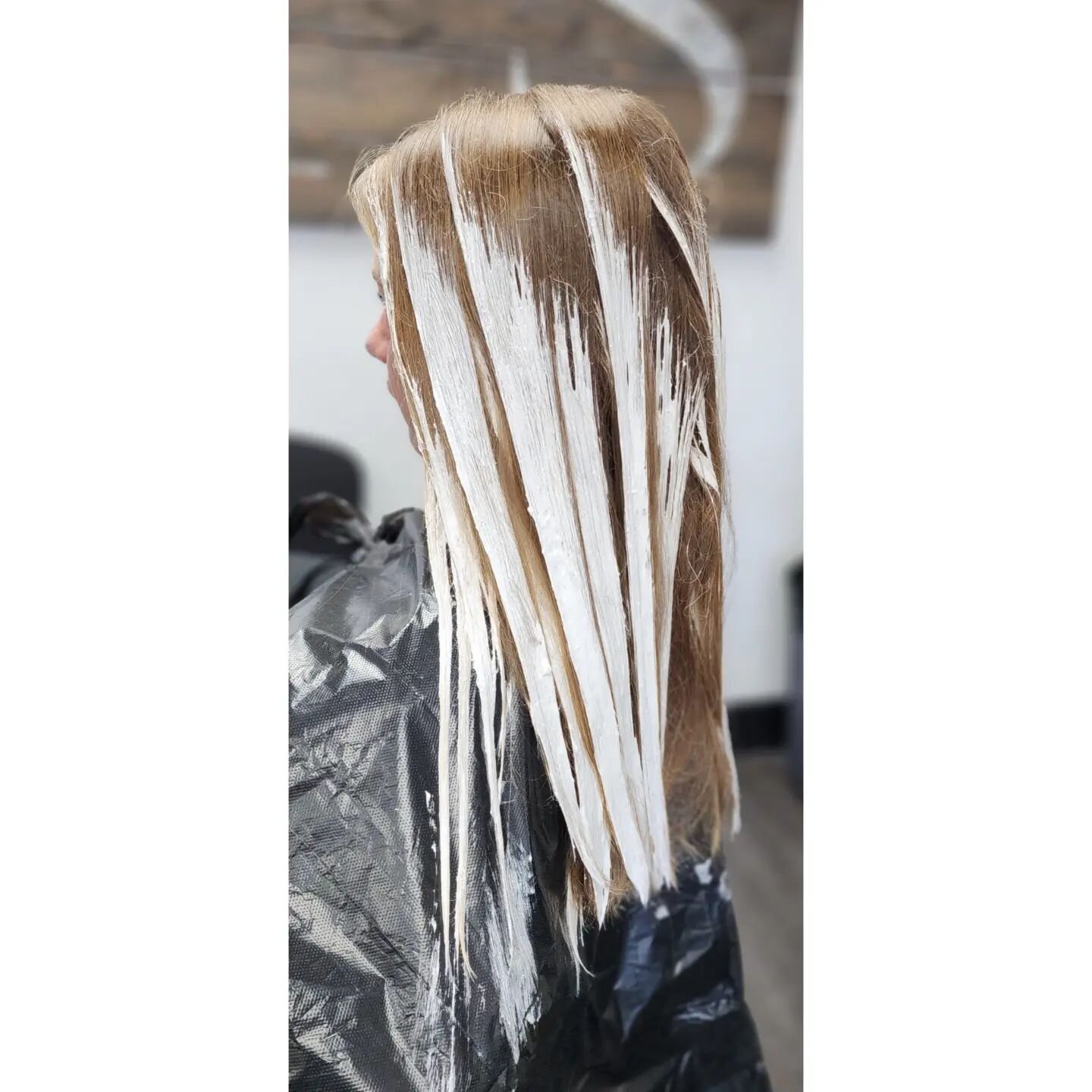 Balayage means &quot;to sweep&quot; 
Hand painted surface painting of the hair. This was her first chemical service. We kept the highlights fairly natural. 
Liberty 40vol 
#nounou #davines #davinescolor #oi #moreinside