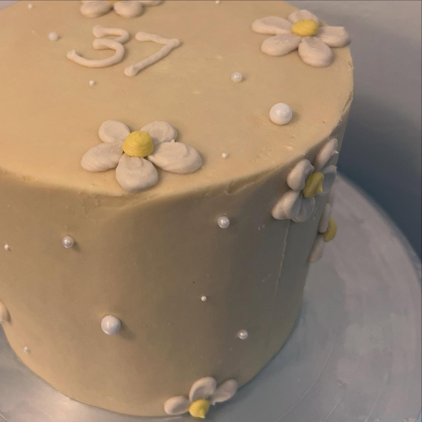 Happy Easter 🐣 
.
.
.
#happyeaster #bakemeveganjh #vegancakes