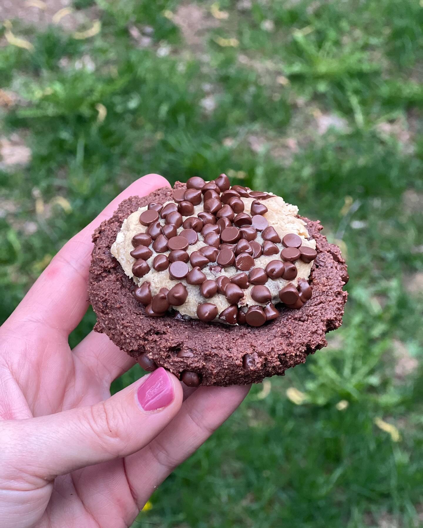 Zadie is diving more and more into the desire to bake, so of course we bake whenever she asks :) 
The other night she wanted to pick from her cook book. She wanted brownies and chocolate chip cookies. So we went with brookie cookies! 
These ended up 