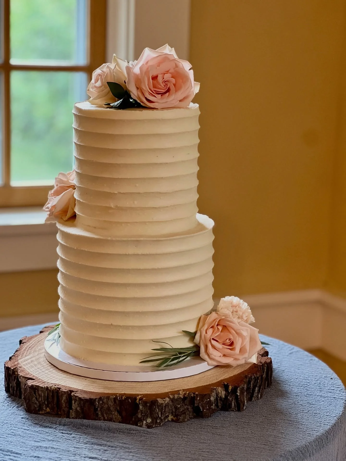 About last night&hellip;
.
.
.
#bakemeveganjh #vegan #veganbaking #plantbasedliving #plantbaseddiet #plantbasedcake #love #eatvegan #bakemevegan #jacksonhole #jhdreaming #jacksonwycakes #cakesofwyoming #jhcakes #destinationcake #jacksonholecake #ging