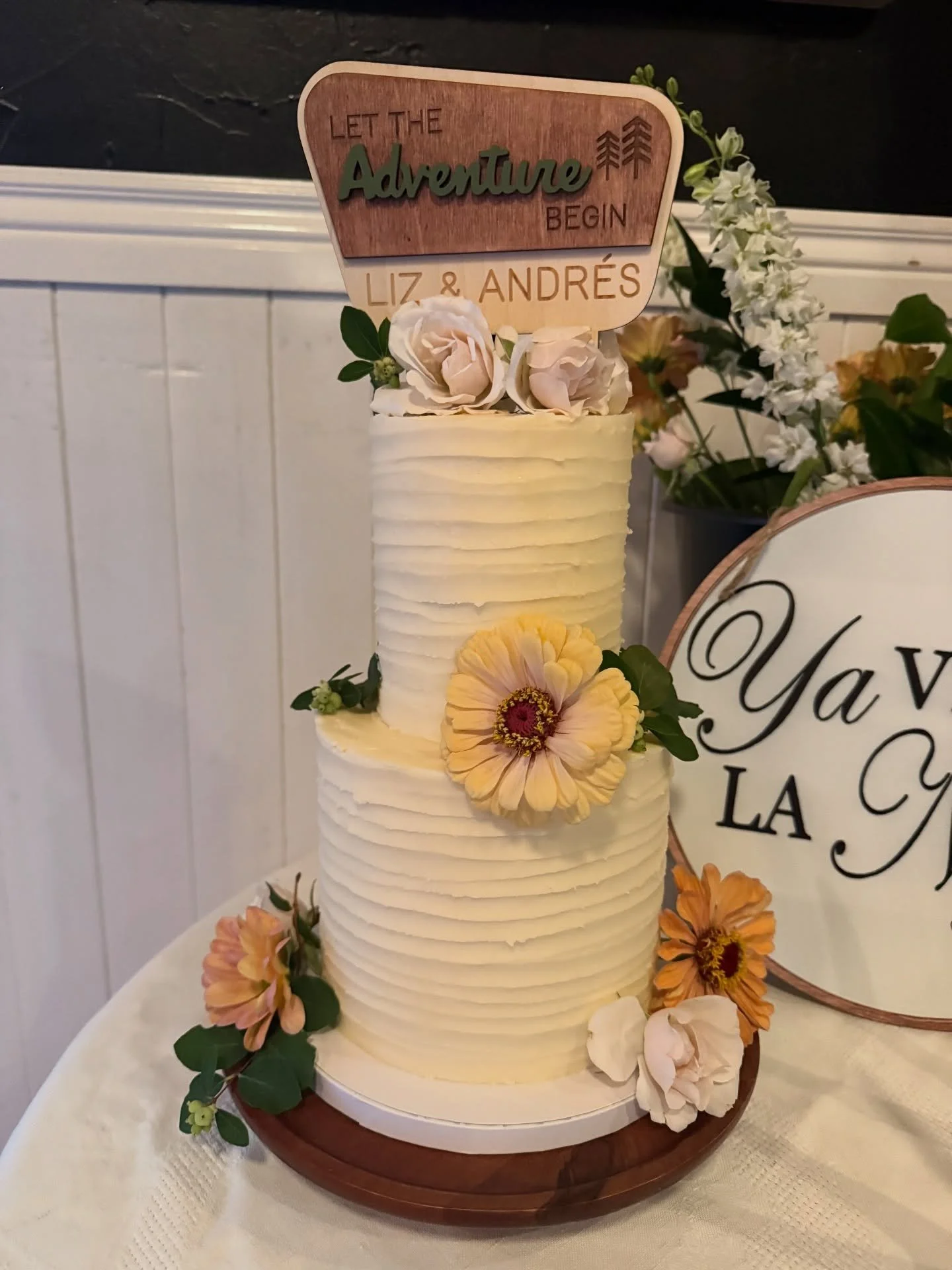 ✨ Gluten Free Wedded Bliss ✨
.
.
.
#bakemeveganjh #vegan #veganbaking #plantbasedliving #plantbaseddiet #plantbasedcake #love #eatvegan #bakemevegan #jacksonhole #jhdreaming #jacksonwycakes #cakesofwyoming #jhcakes #destinationcake #jacksonholecake