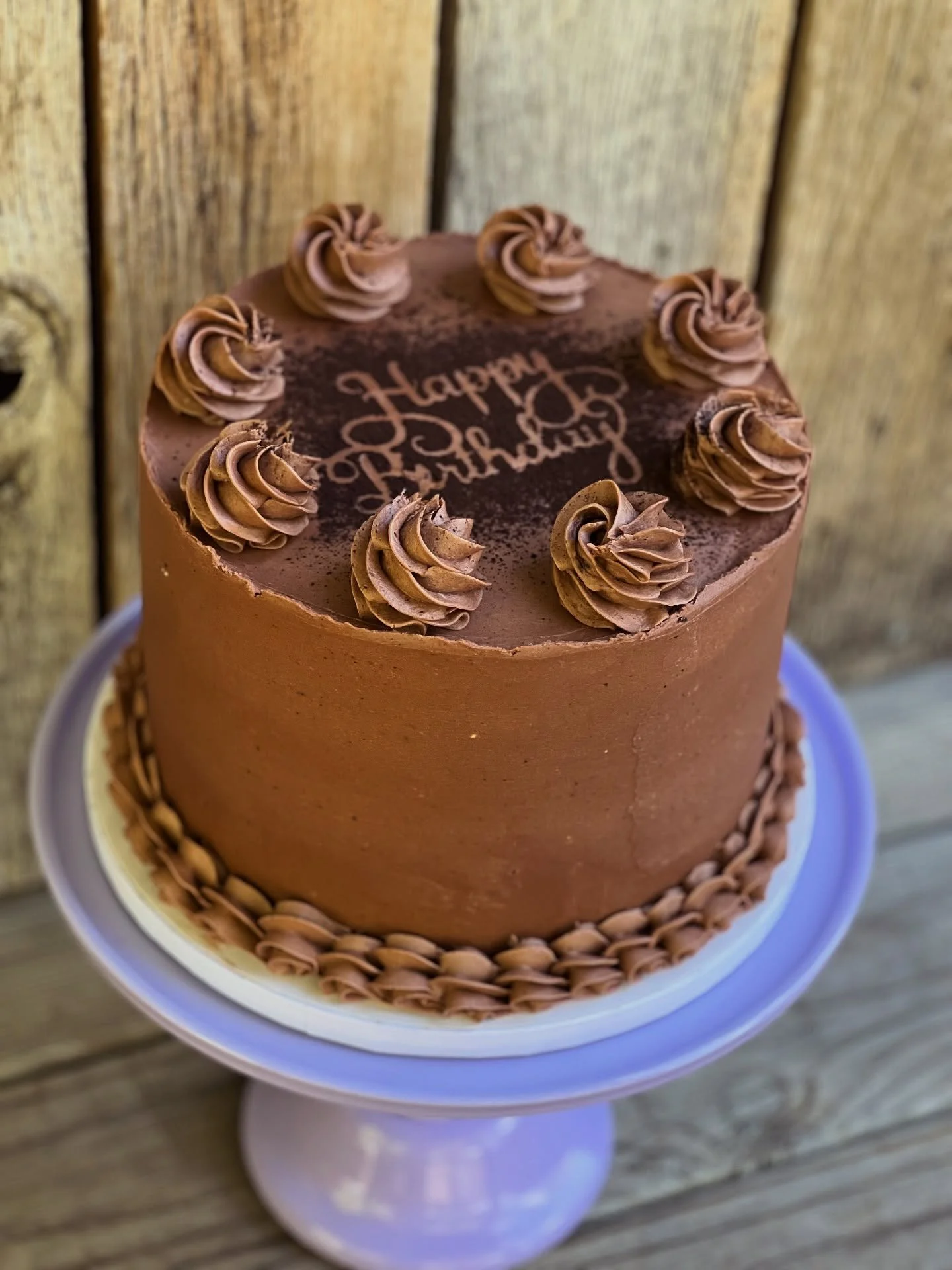 🍫🍫🍫
.
.
.
#bakemeveganjh #vegan #veganbaking #plantbasedliving #plantbaseddiet #plantbasedcake #love #eatvegan #bakemevegan #jacksonhole #jhdreaming #jacksonwycakes #cakesofwyoming #jhcakes #destinationcake #jacksonholecake #chocolatecake #veganbi