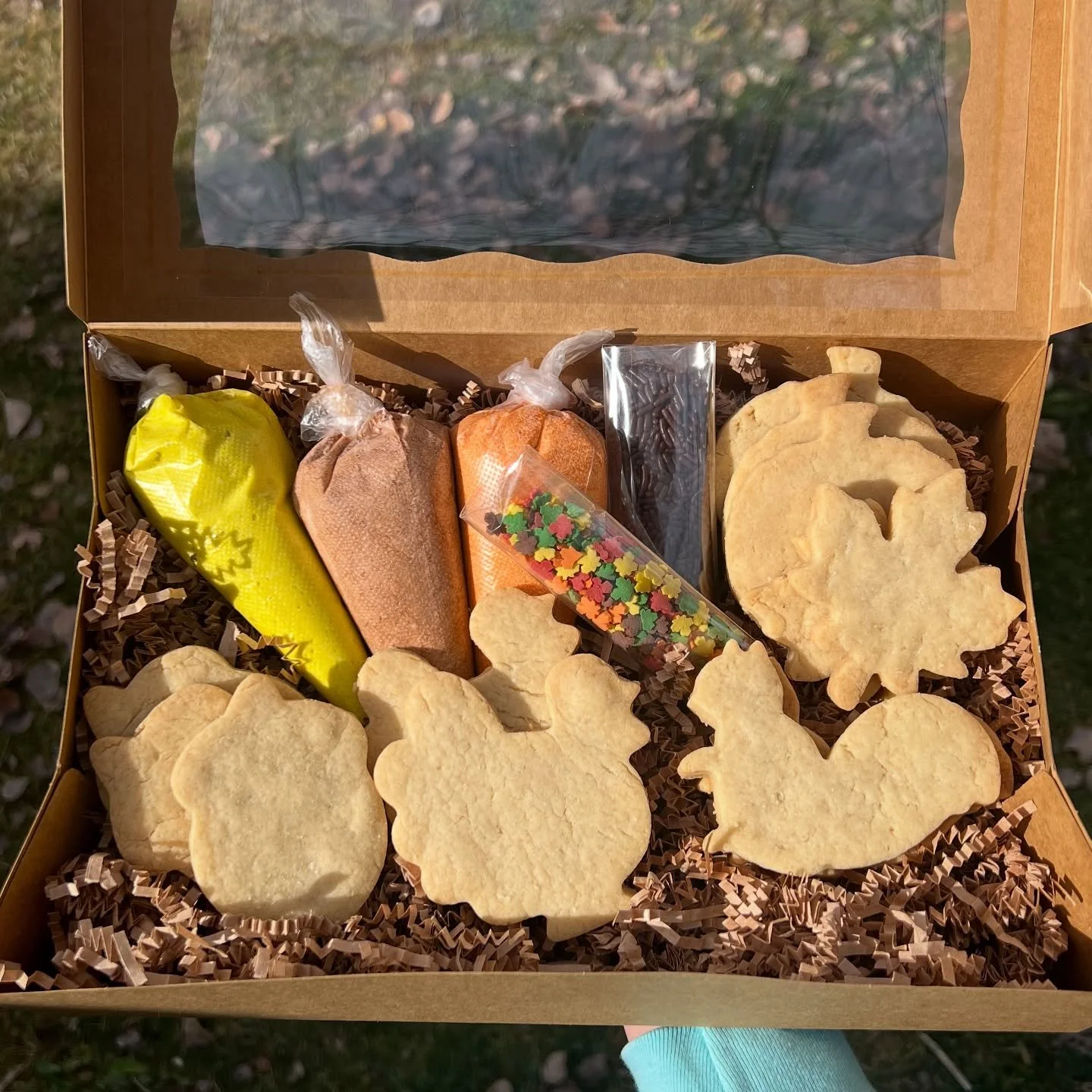 🍂Thanksgiving Cookie Kits 🍂
Order this along with your Thanksgiving desserts today!
.
.
.
#bakemeveganjh #vegan #veganbaking #plantbasedliving #plantbaseddiet #plantbasedcake #love #eatvegan #bakemevegan #jacksonhole #jhdreaming #jacksonwycakes #ca