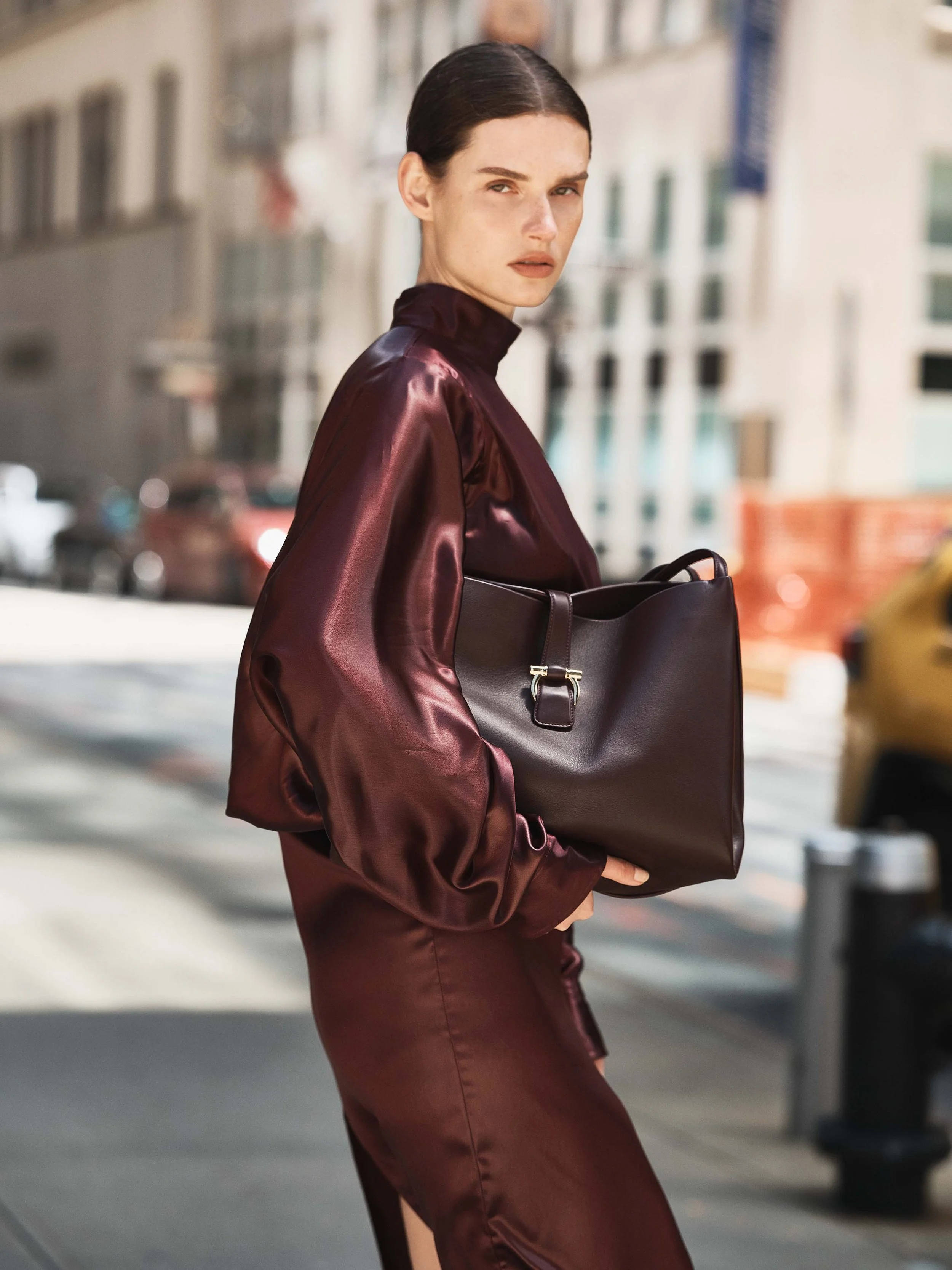 FERRAGAMO_2_NODEPIC_BAG_061024_219 (1).jpg